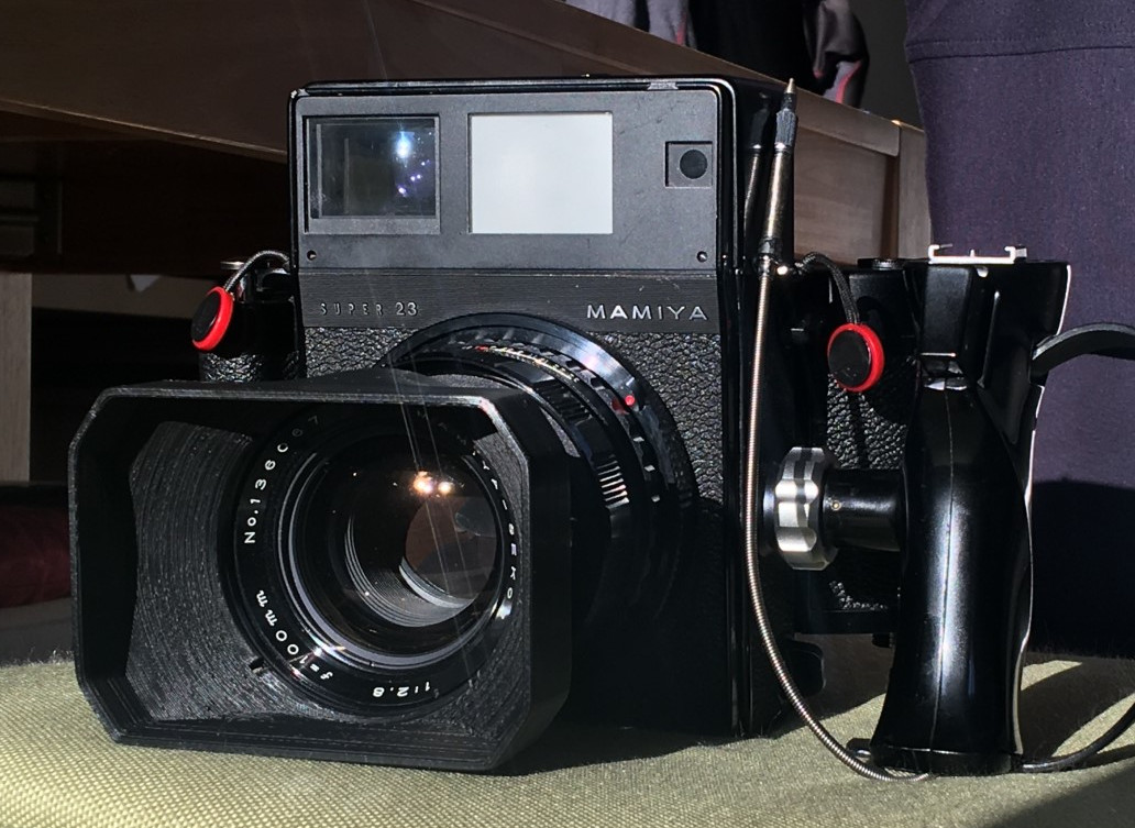 Mamiya-Sekor 100mm F/2.8 Lens Hood