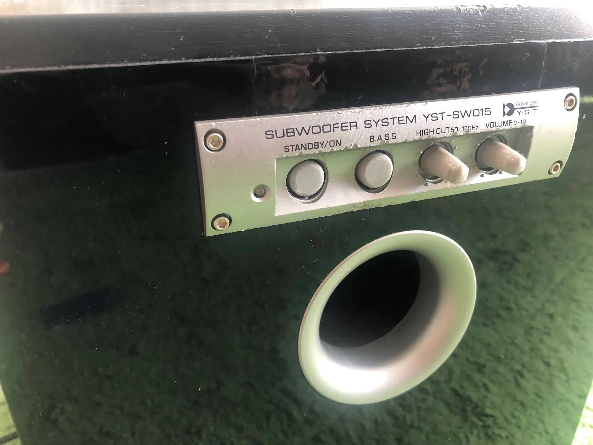 Yamaha subwoofer power button