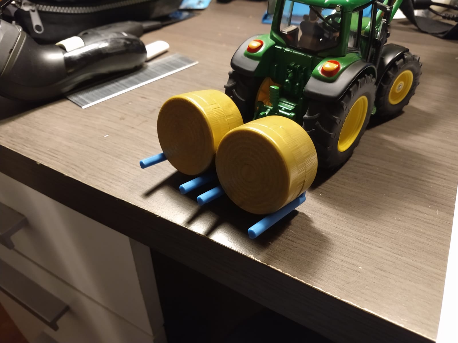Double hay bale fork back
