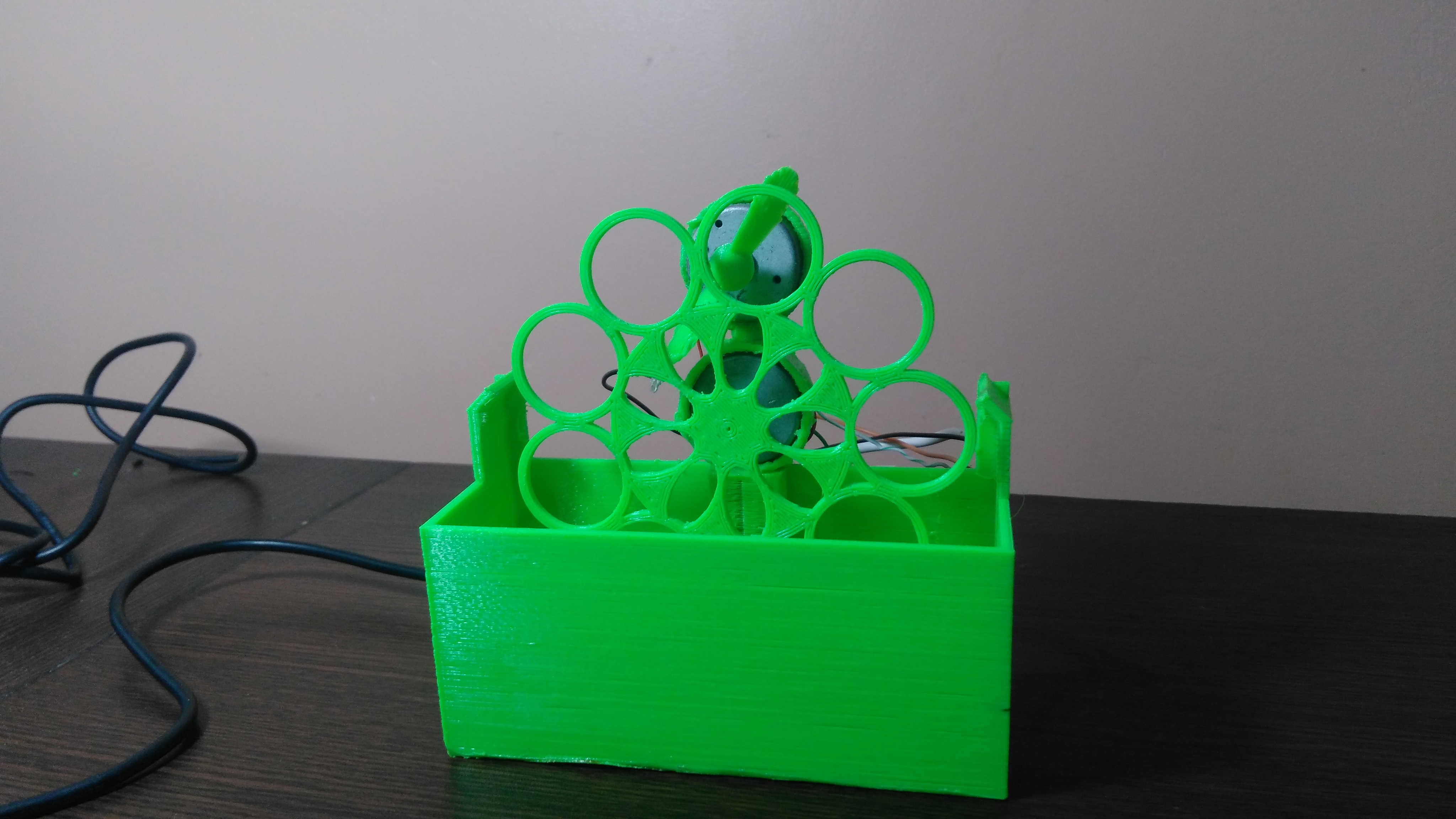 Automatic bubble machine