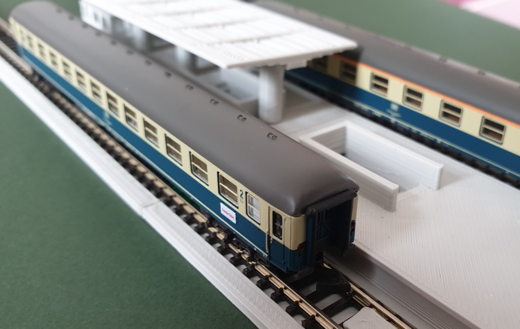 Quai de gare - Station platform      Marklin Z    échelle scale:  1/220