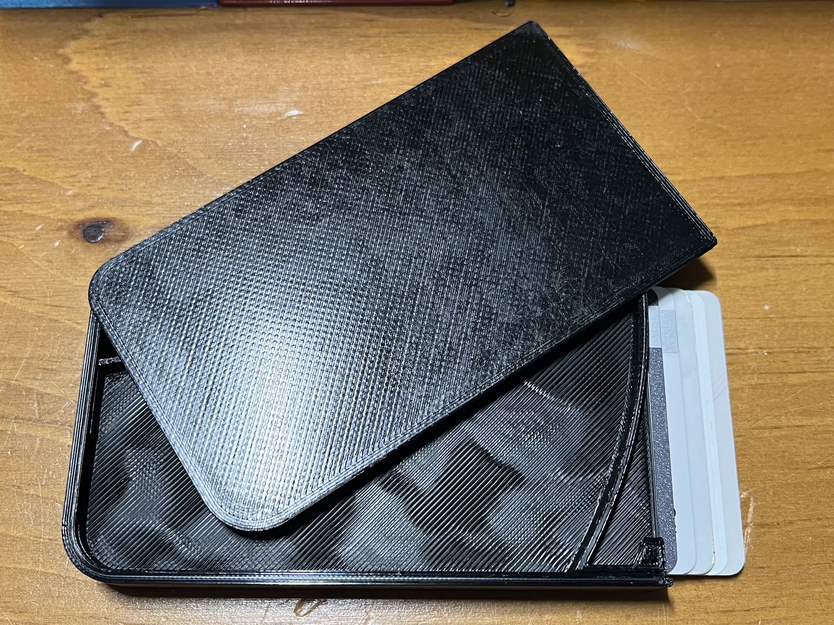 Sliding Cascade click-close wallet
