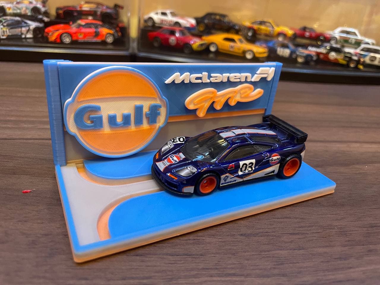 Hotwheels Mclaren F1 GTR Display Base (Gulf Racing)