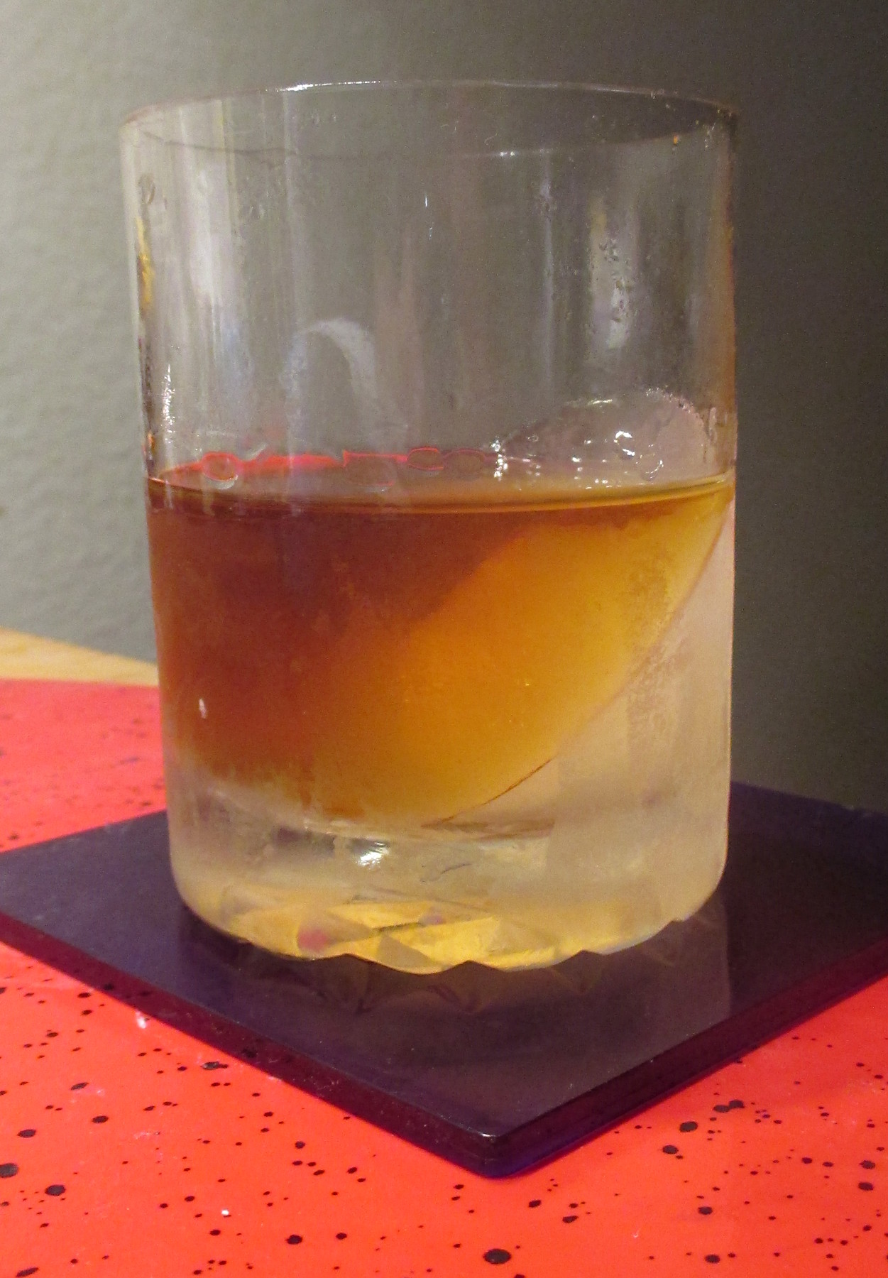 tumbler wedge for slanted ice