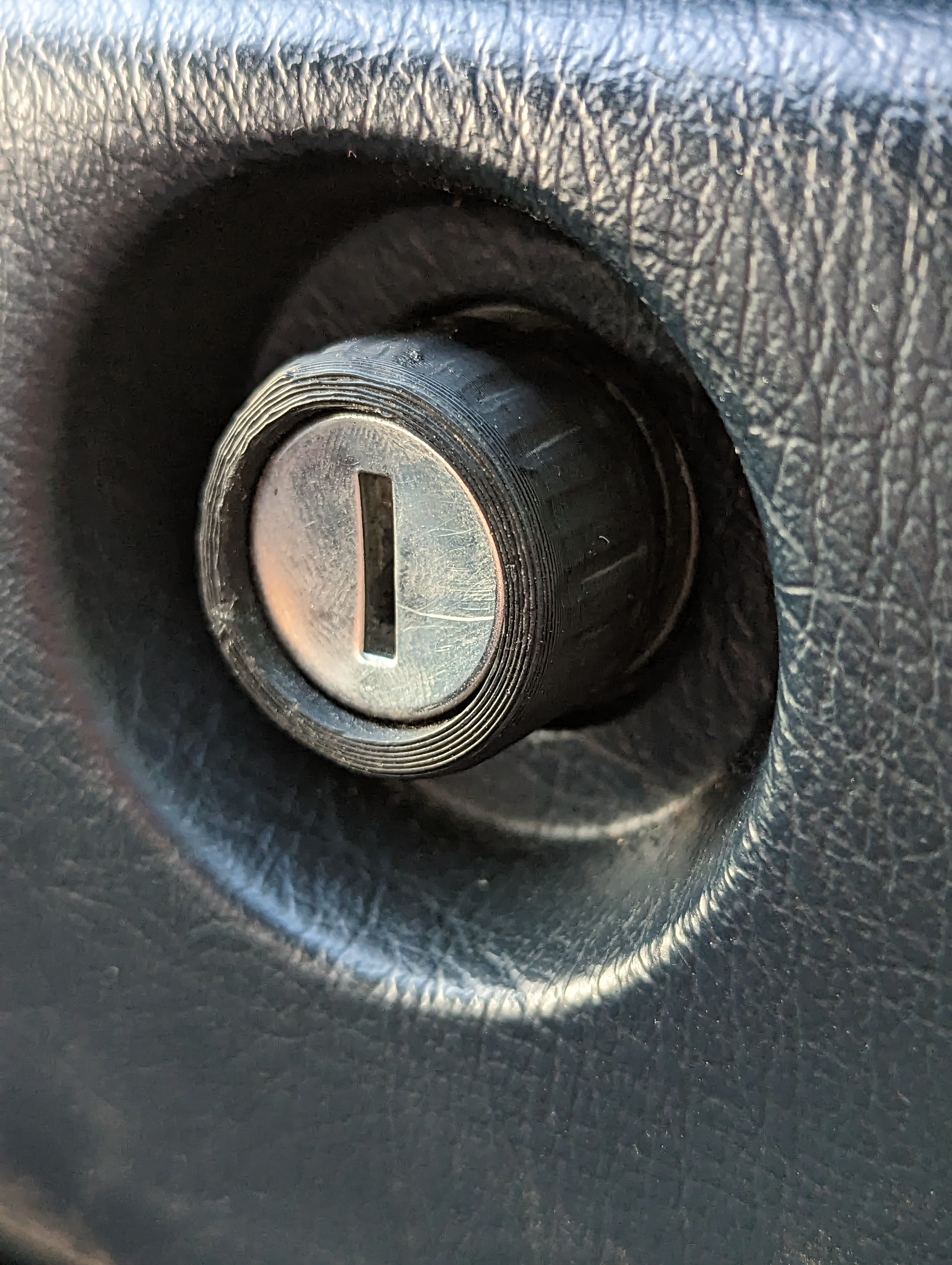 Volvo 240 740 940 glove box lock trim ring GDLR279 Handschuhfach Drehknauf