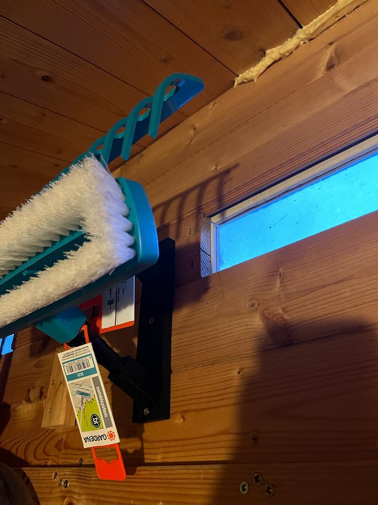 Gardena Besenhalterung