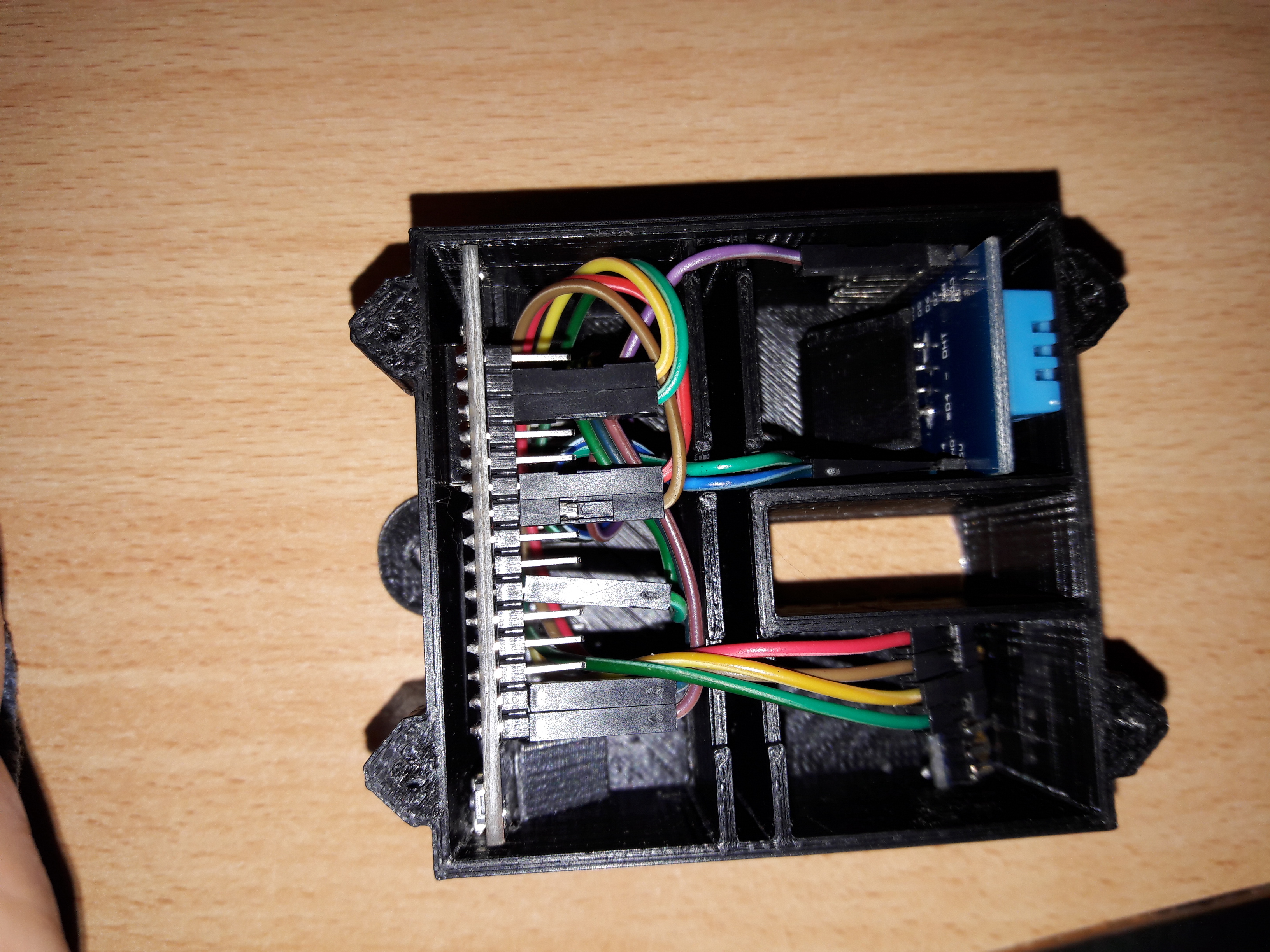 Nodemcu v2 GY-63 DHT11 box