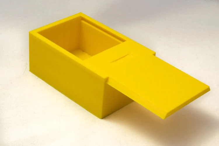 Box with sliding lid