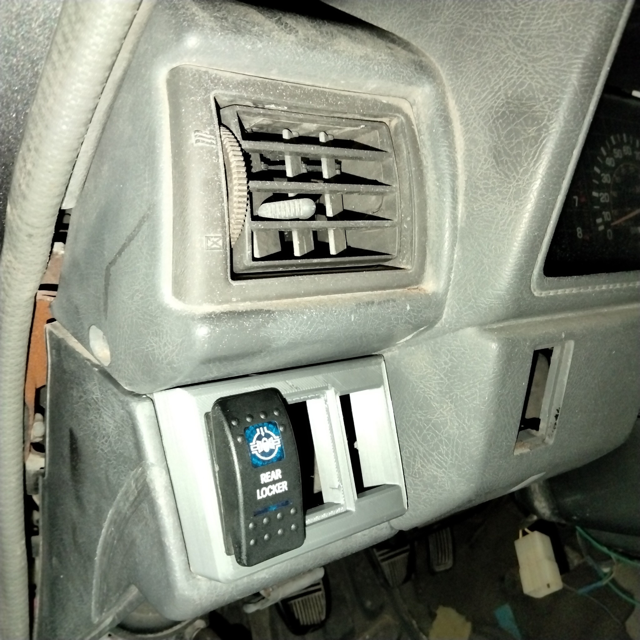 1984-88/89 TOYOTA Pickup/4Runner "OEM Style" Accessory Switch Panel