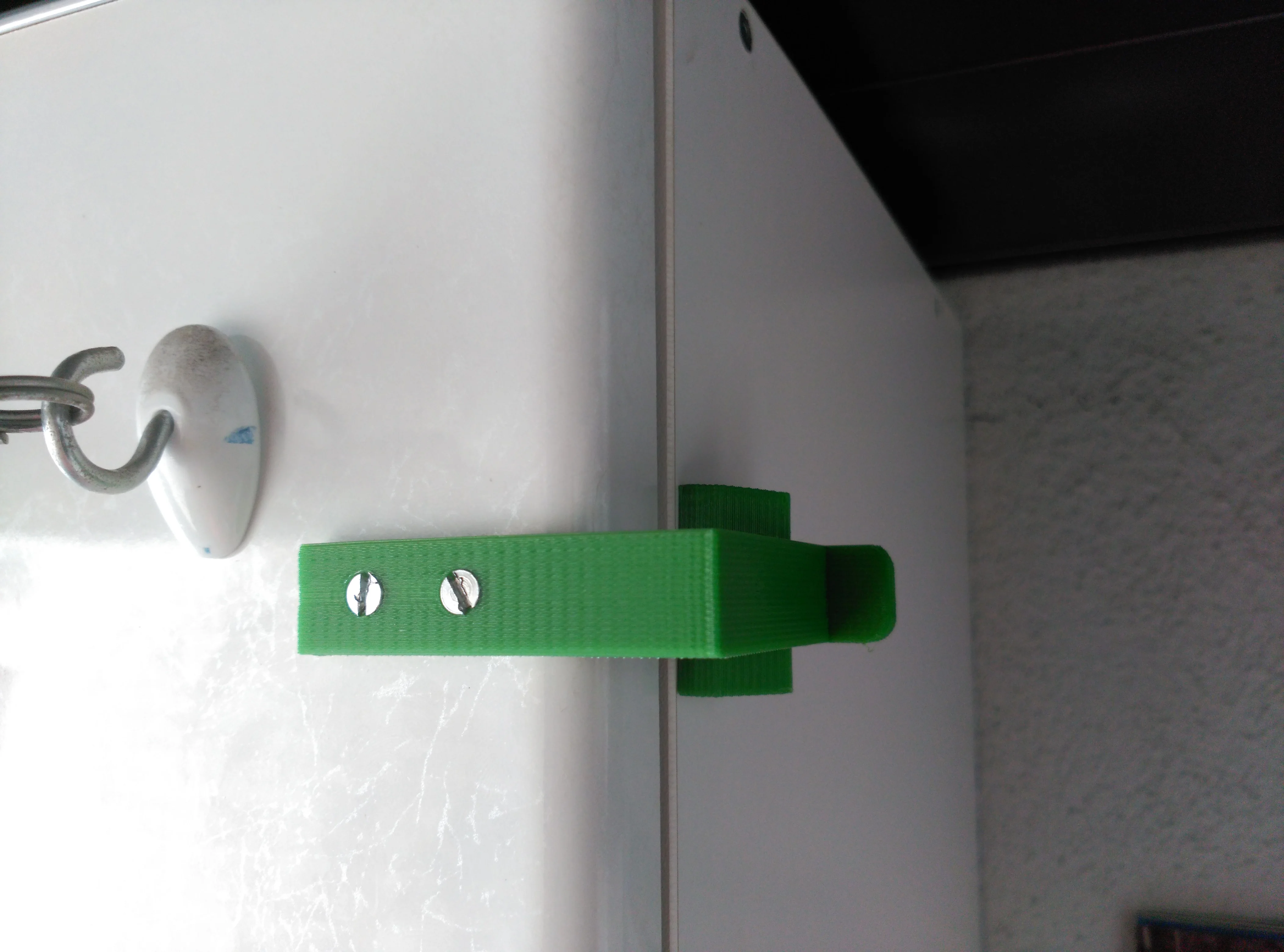 Cierre para armario. Cupboard lock