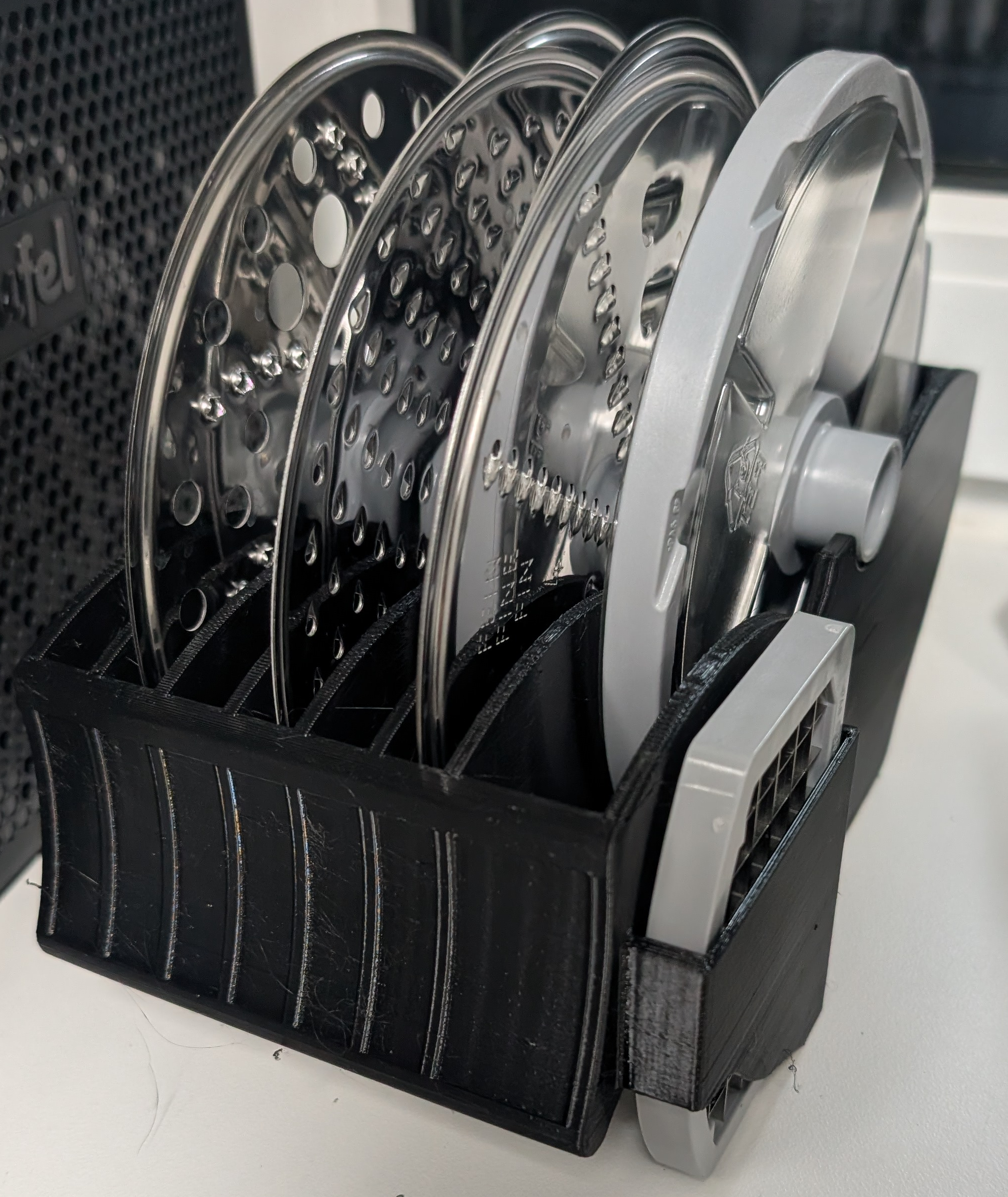 [Remix] Cutting Disc Holder for Bosch MUM 6 (and maybe MUM 9 & Cookit) added bigger slot and holder for dice cutter
