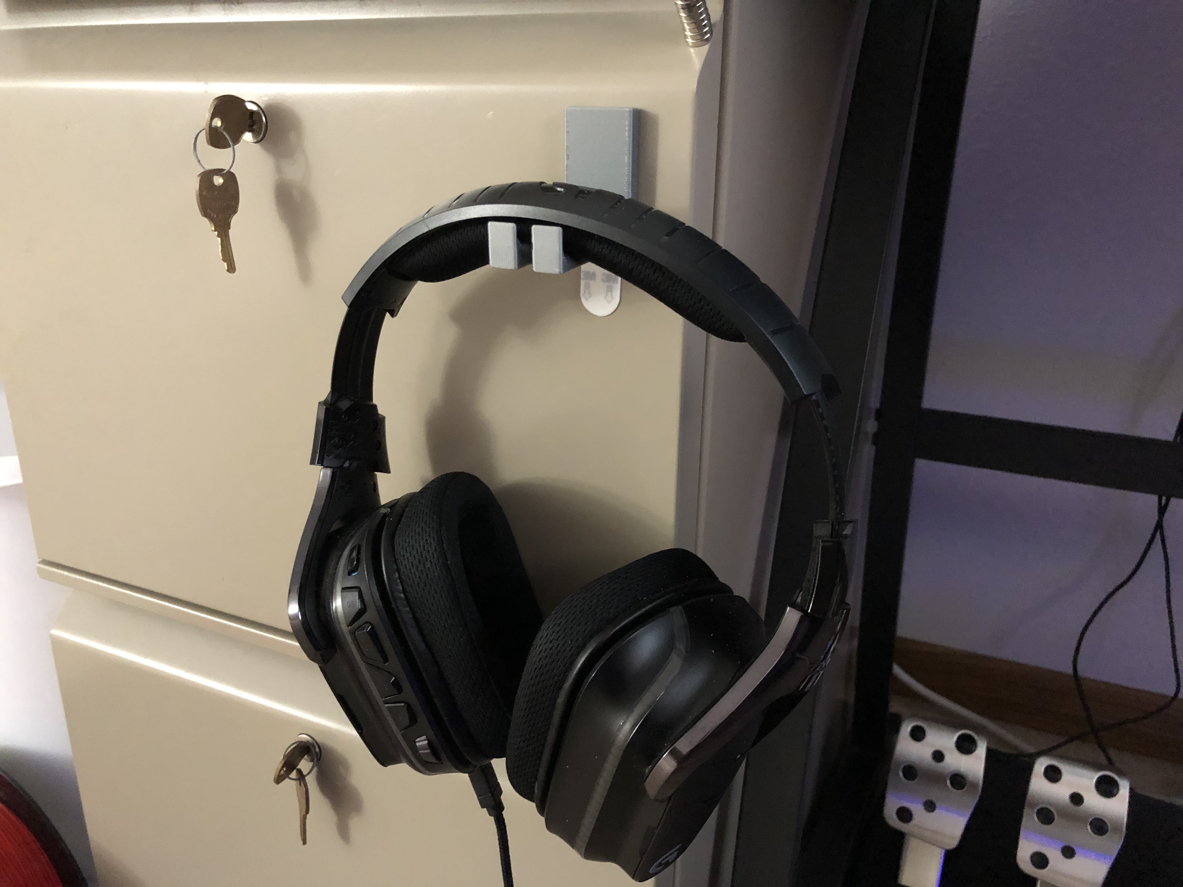 Heaset Holder with USB cable holder