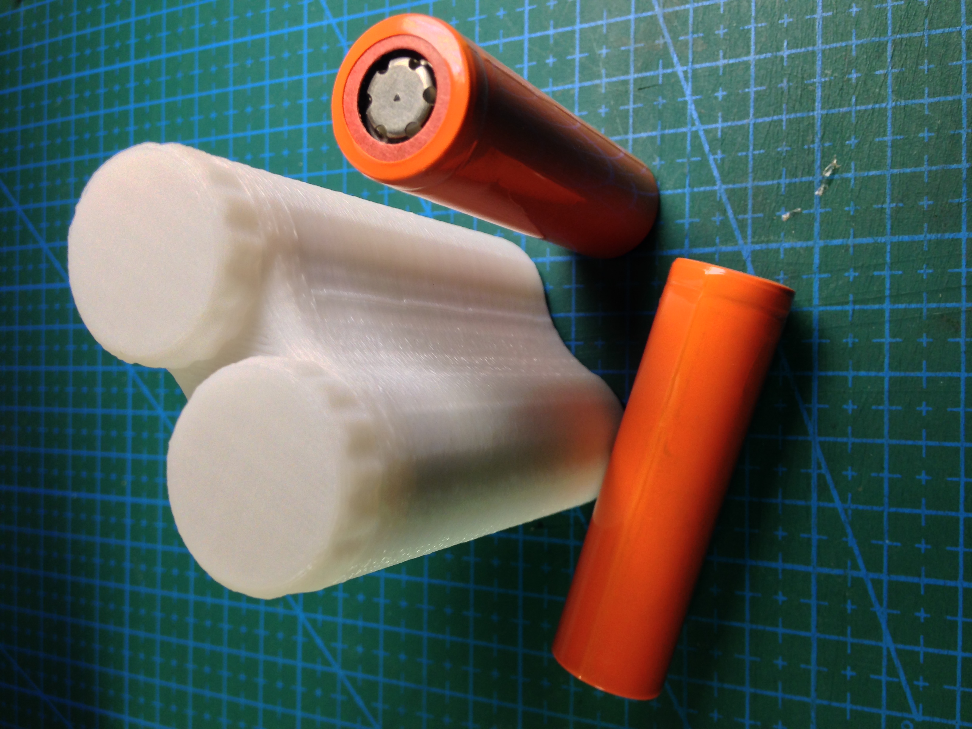 Dual 18650 batteries container