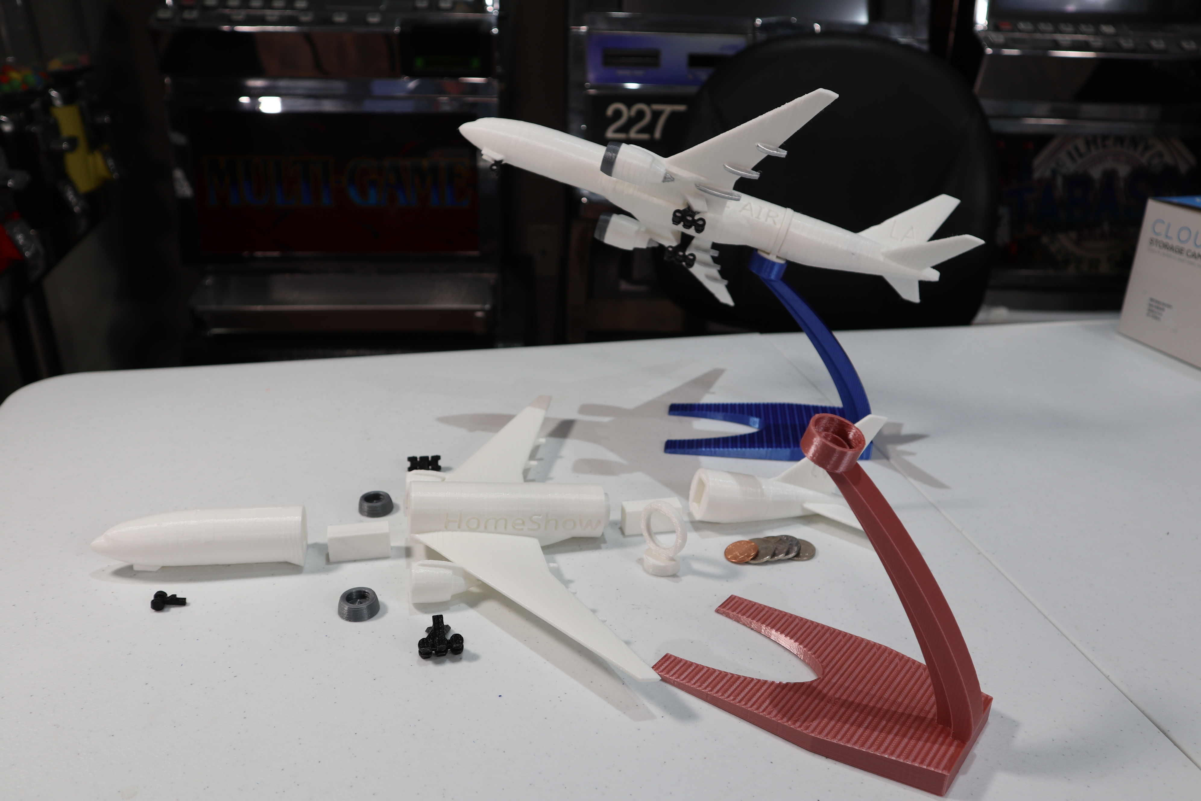 BOEING 777 | Desktop Model Airplane with Magnetic Stand