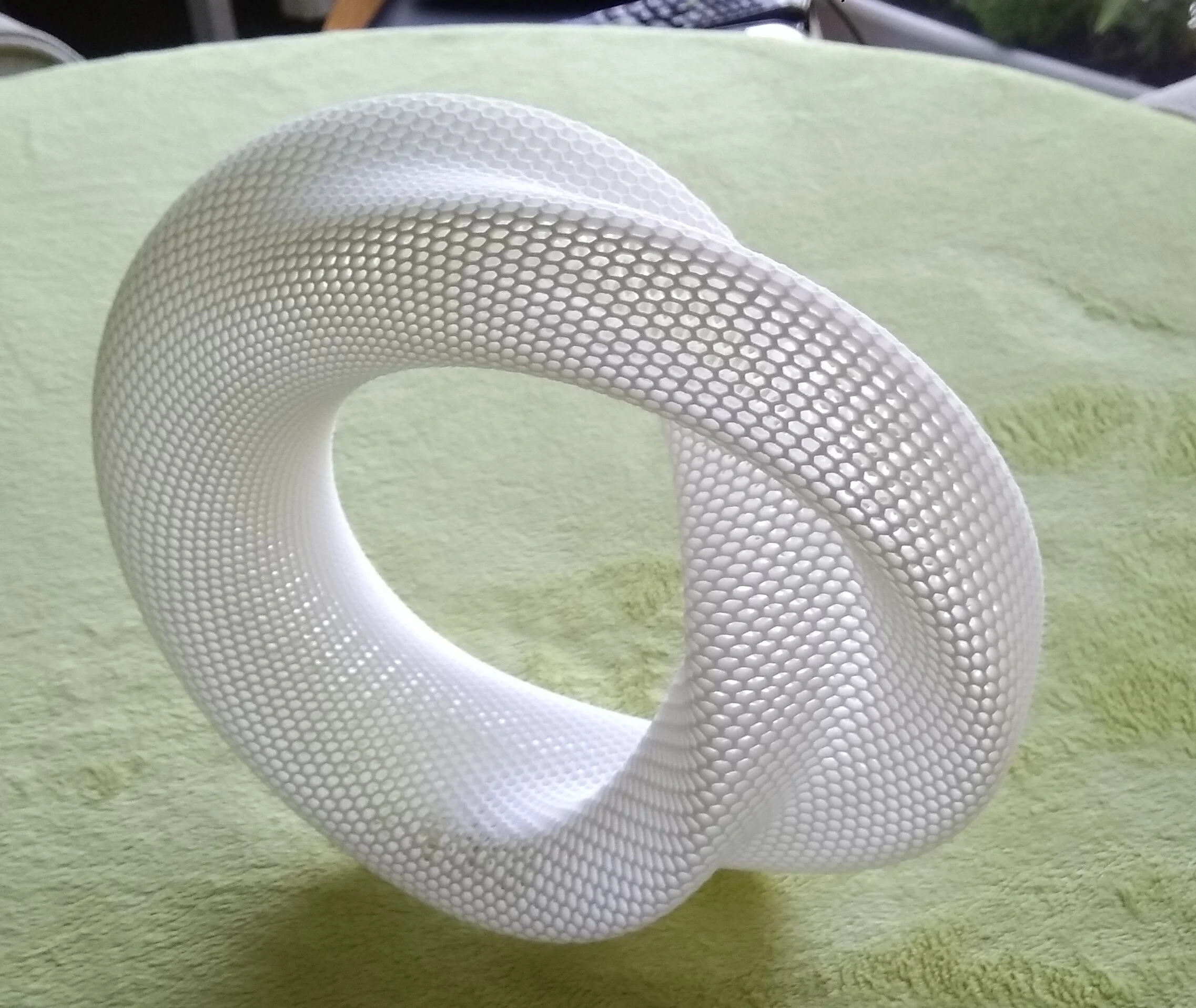 Distorted torus (hexagonal grid)