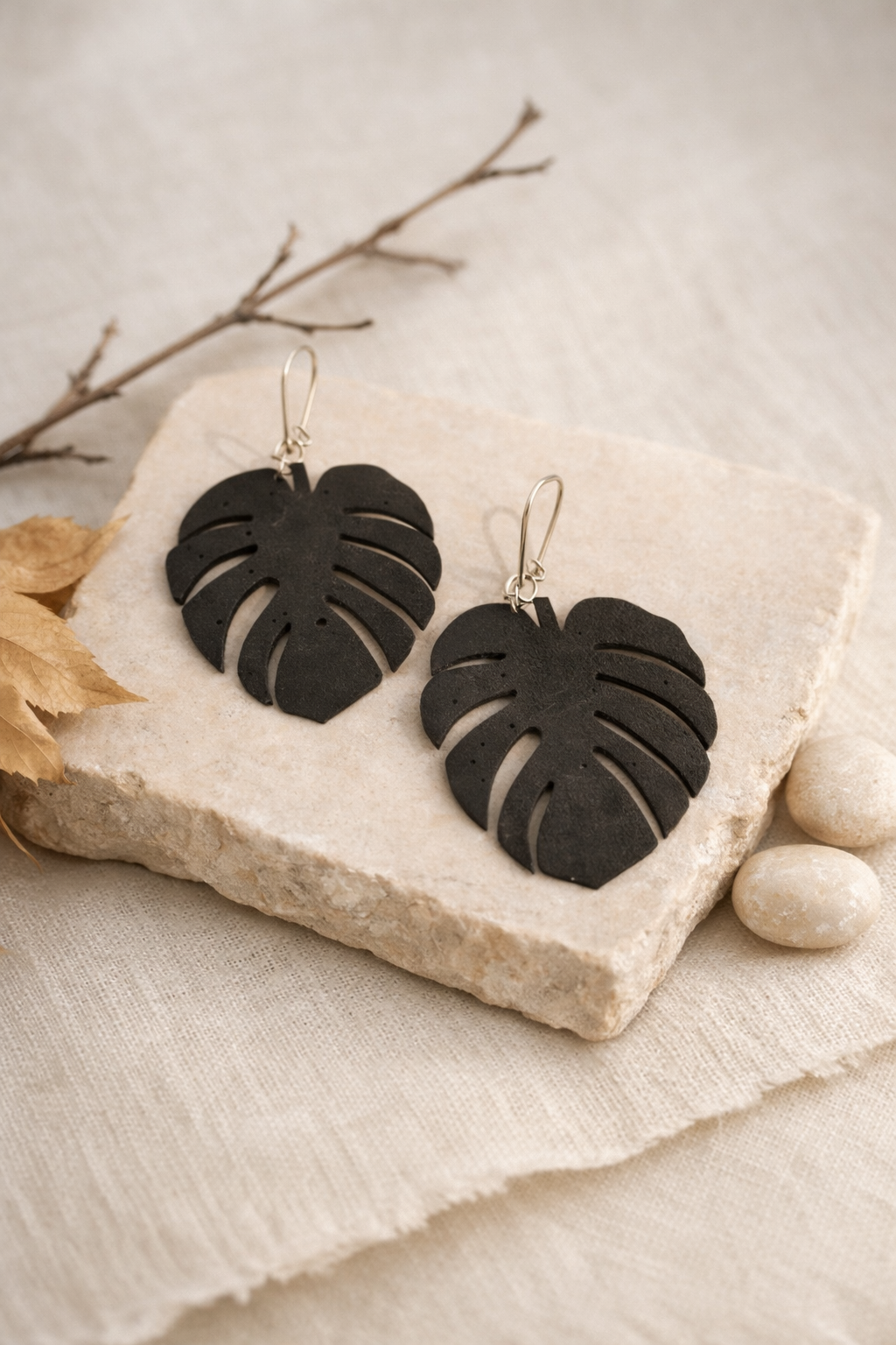 Troll leaf earrings