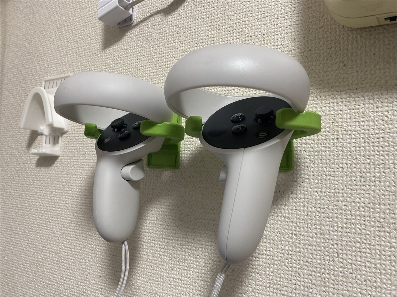 Oculus Quest 2 Controller Wall Mount with Stapler or Screws