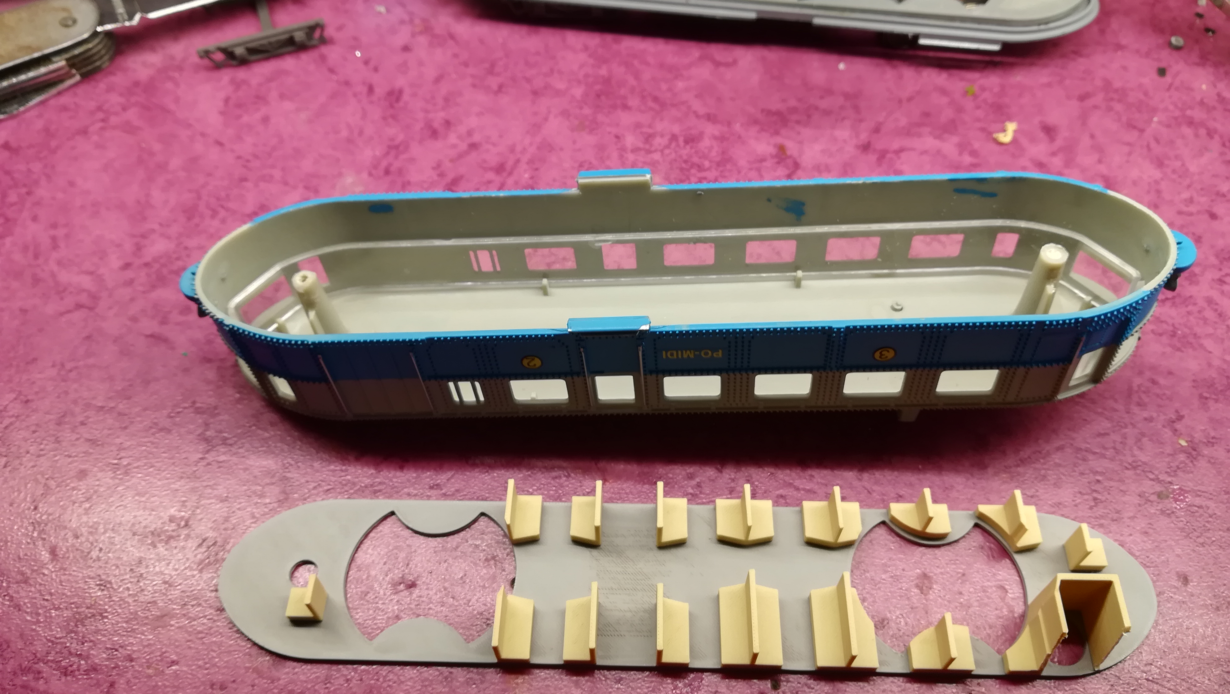 Interior fittings & chassis for the Pauline Charentaise type 2 railcar from Éditions Atlas