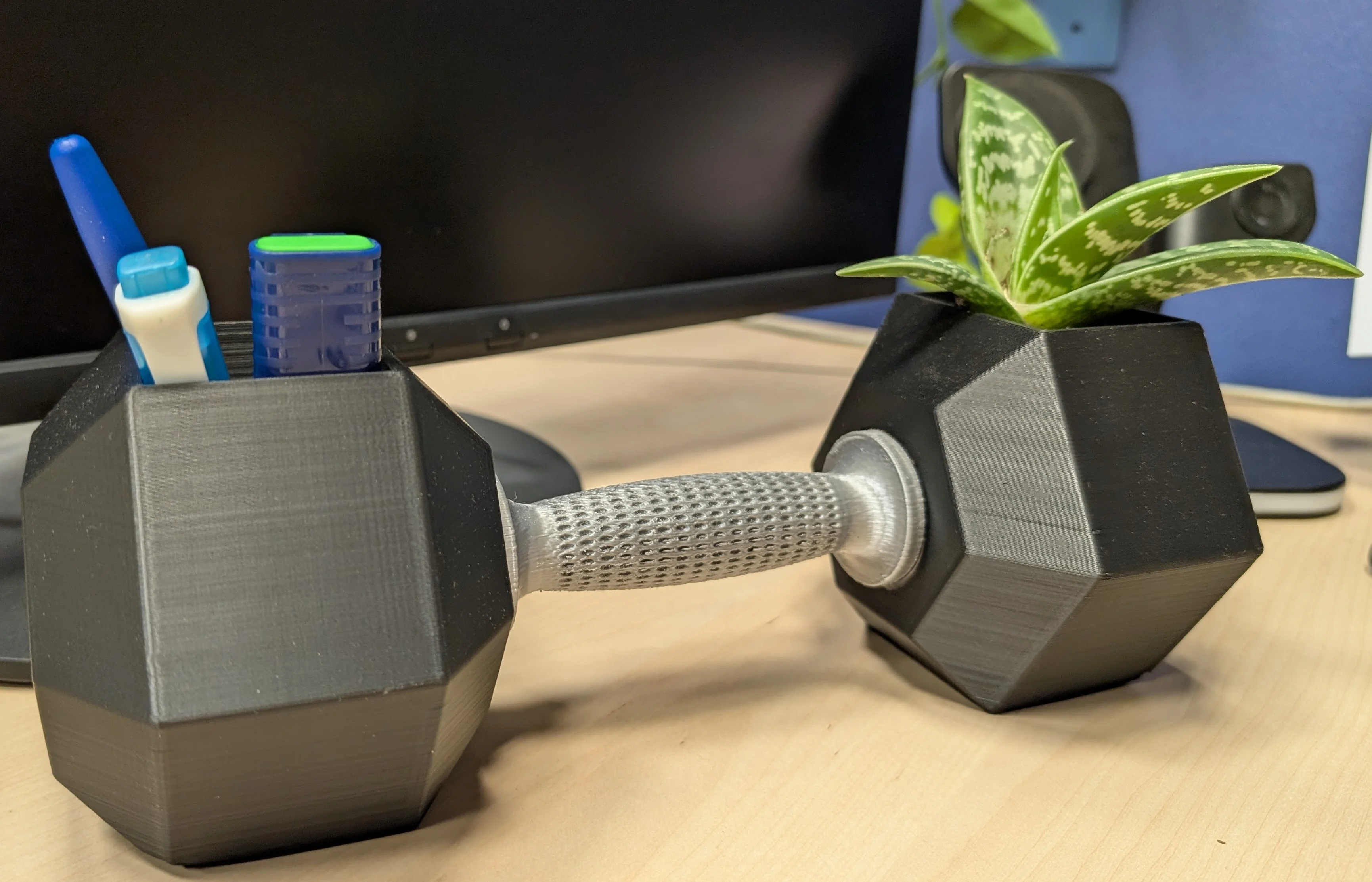 Dumbell deskorganizer or flowerpot