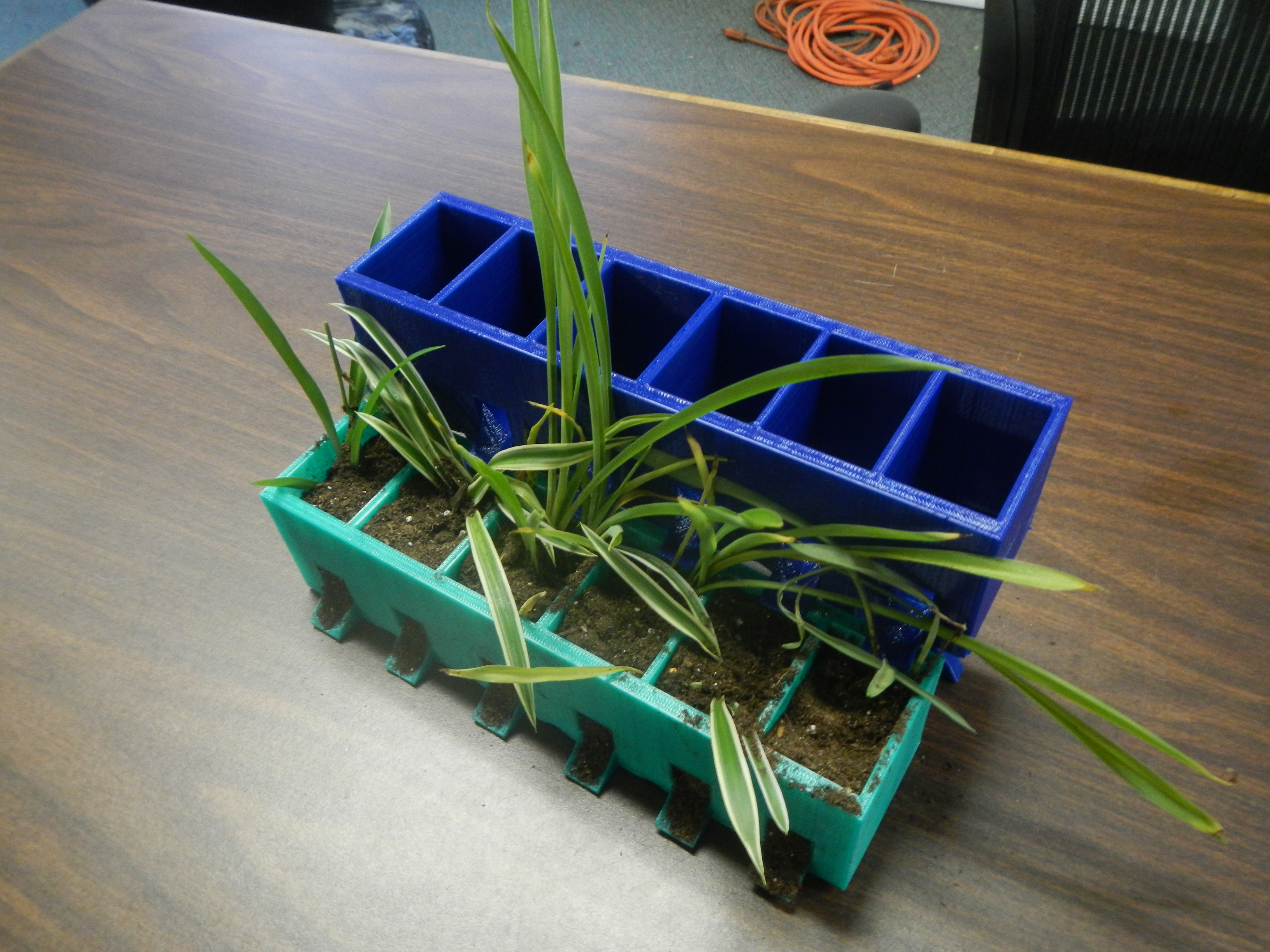 6 Plant Modular Herb and Spice Planter