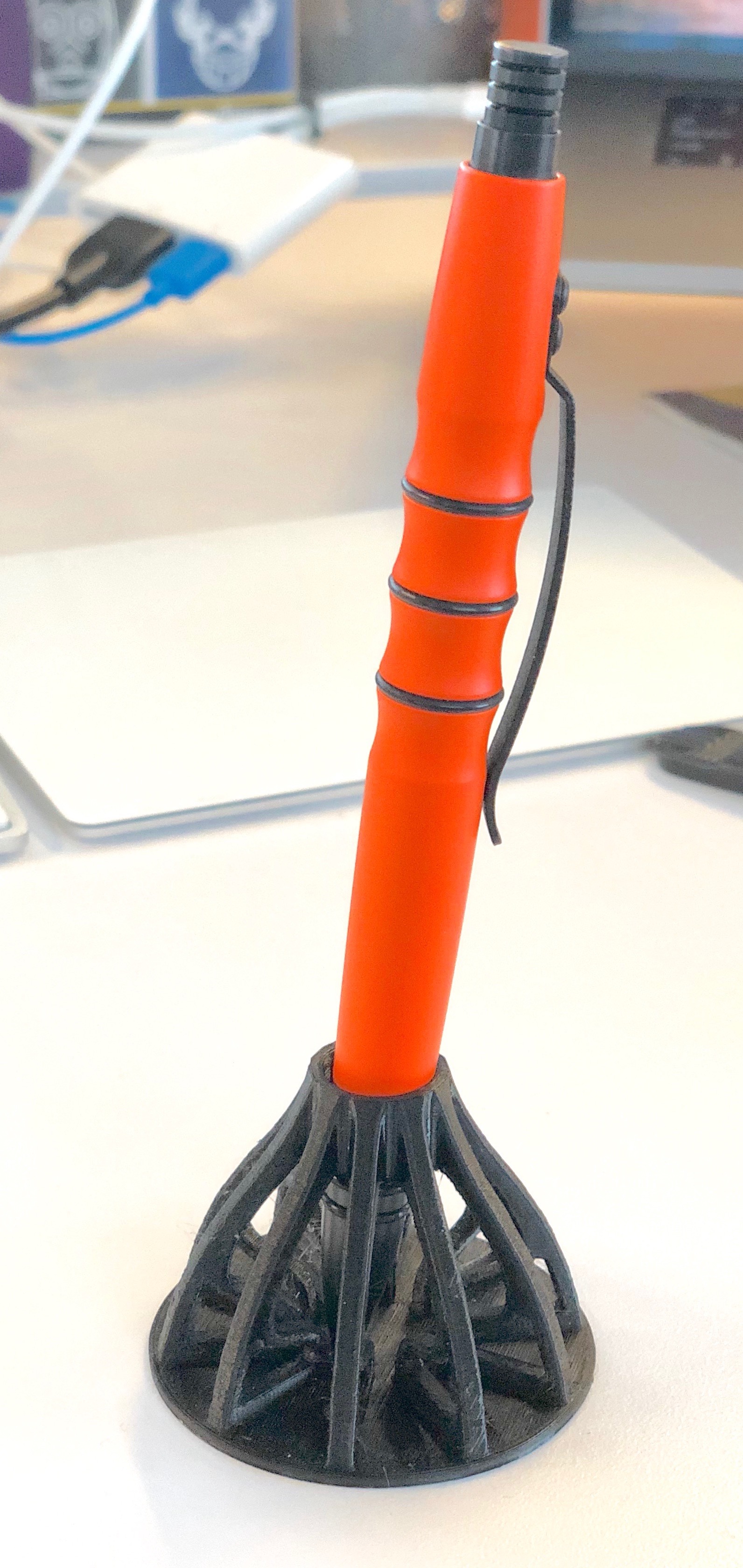 Pen Stand 02