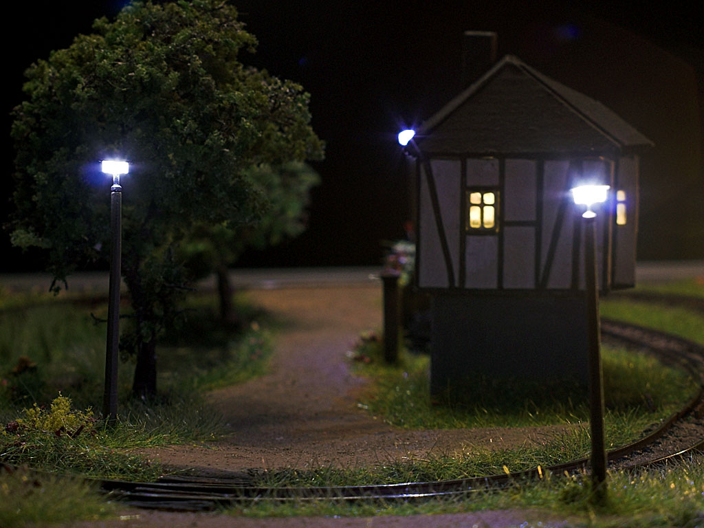 GDR street lamp RSL 1 with octagonal mast profile (1/120 scale)