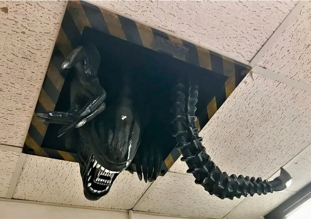 Ceiling Xenomorph Updated
