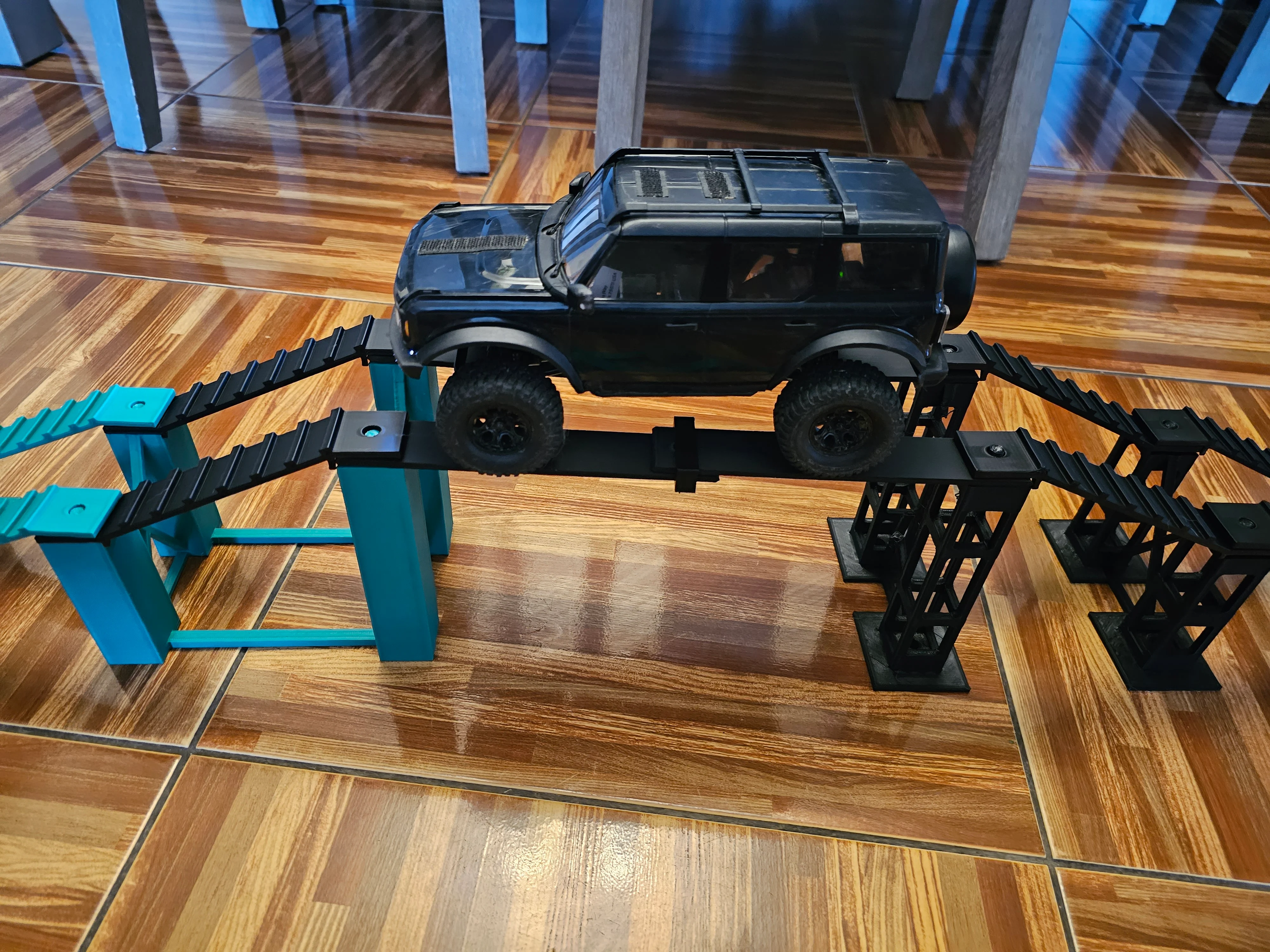 1/18th scale crawler bridge