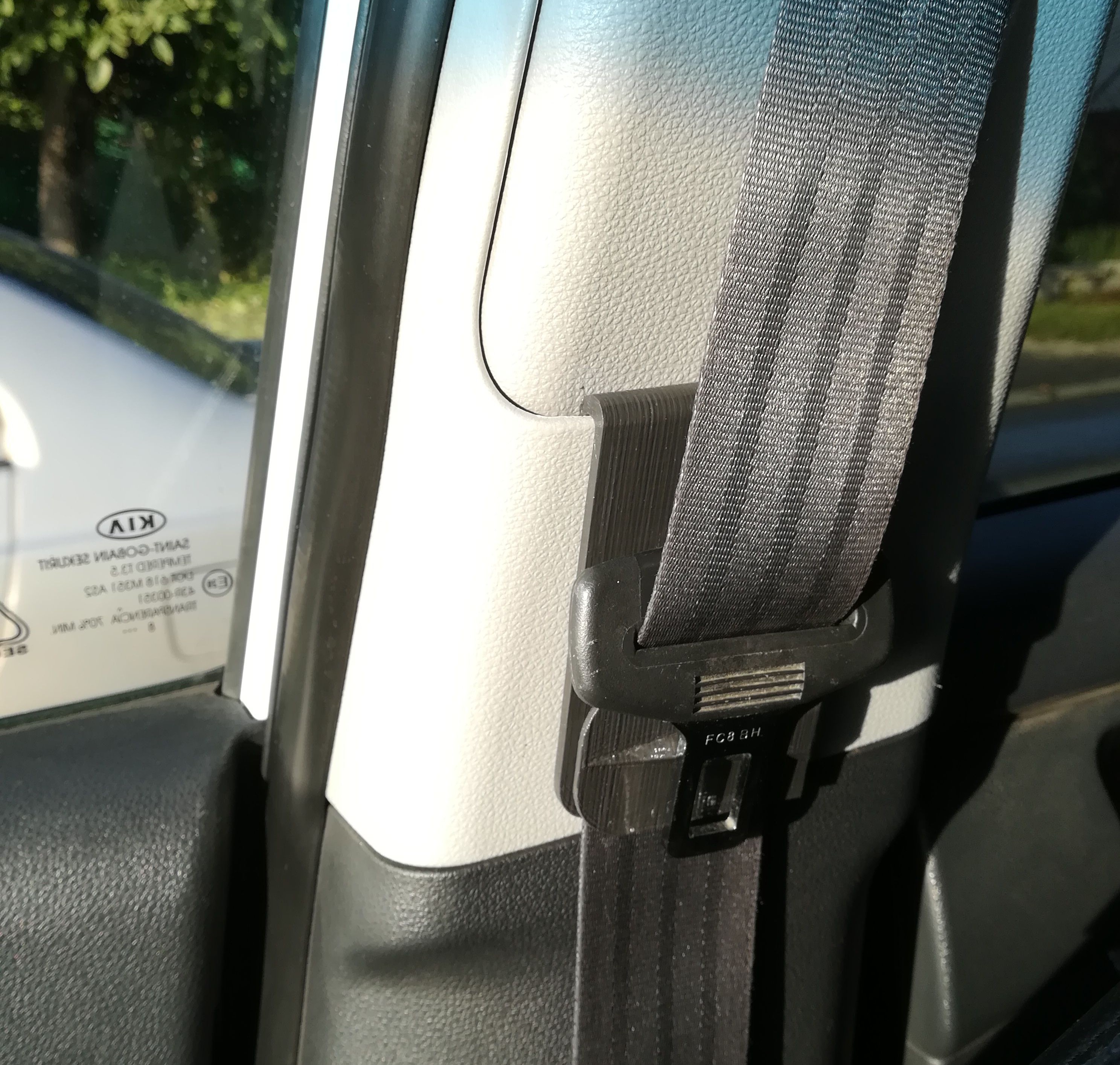 KIA SPORTAGE seat belt retainer