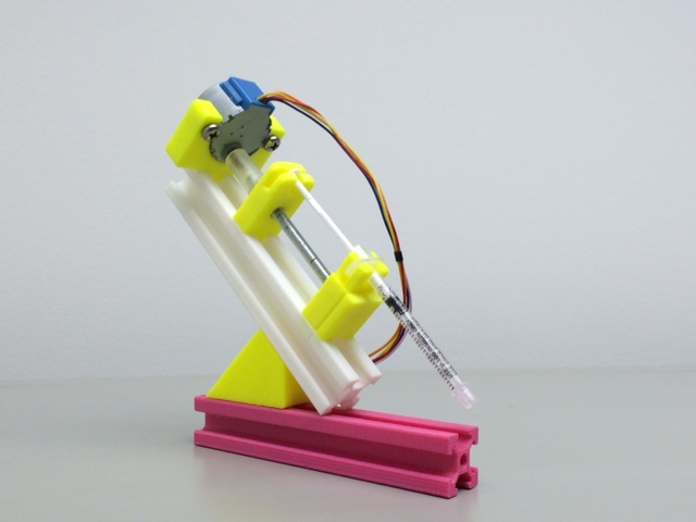 Angled syringe pump mount