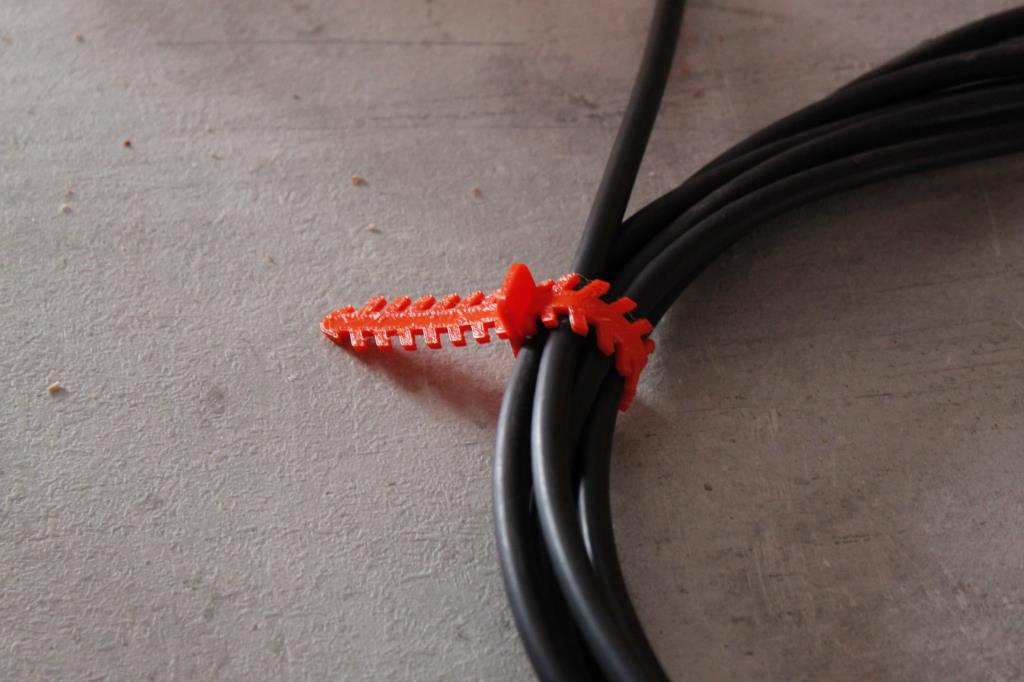 Flexible fixing collar