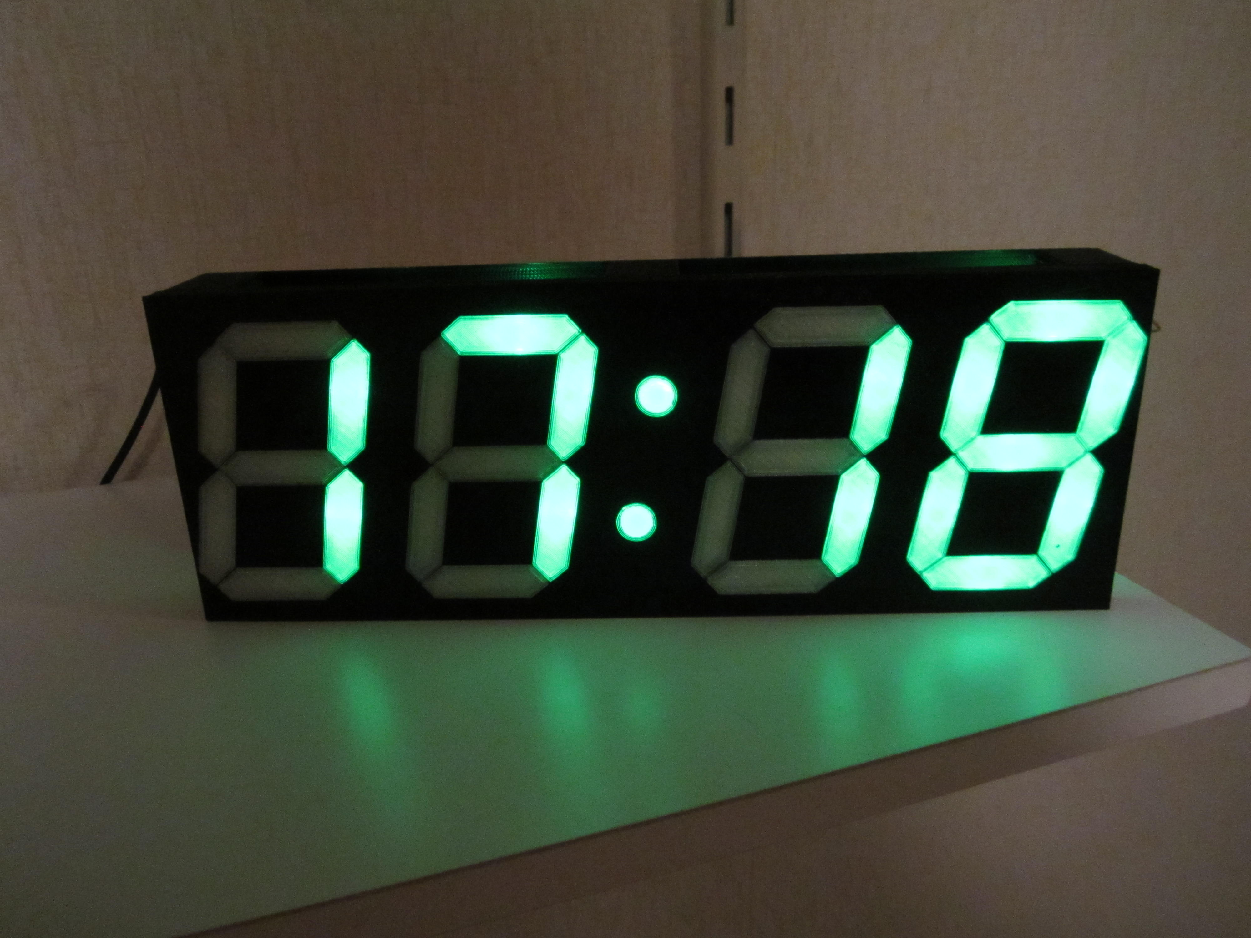 Digital-Uhr klein (mit Scoreboard / Luftfeuchte und Temperatur)