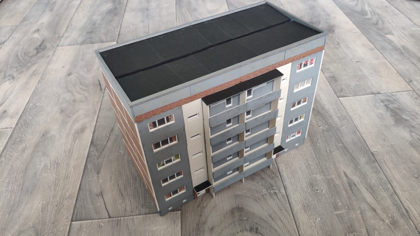 Wohnhaus Plattenbau H0 WBS70