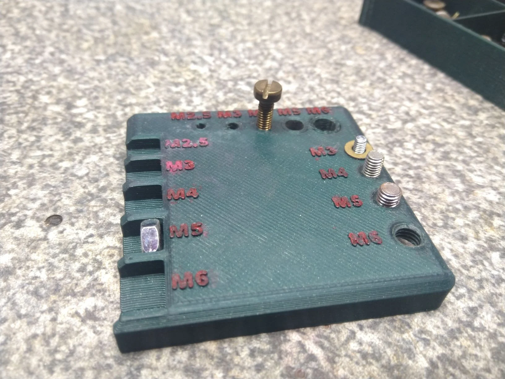Bolts, nuts and washers sorting jig