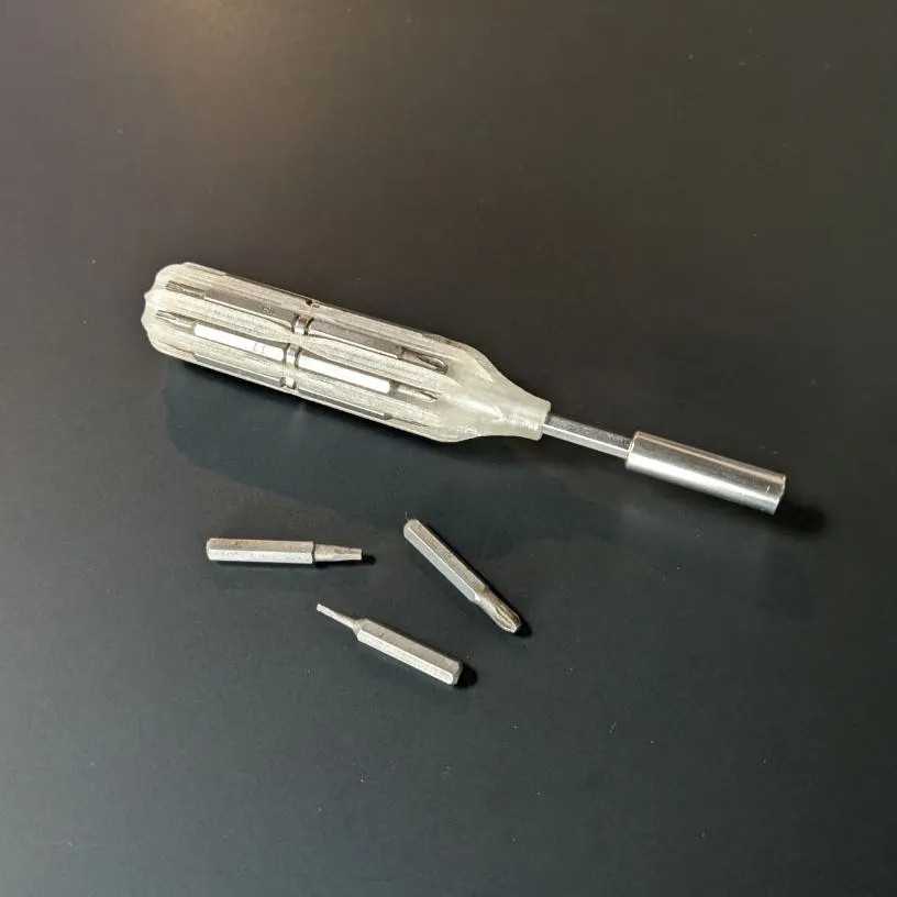 Pocket screwdriver with integrated 16 hex bit holder