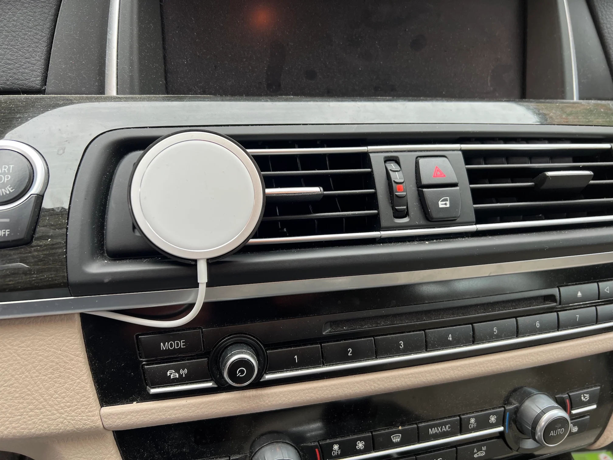 iPhone MagSafe BMW car vent mount