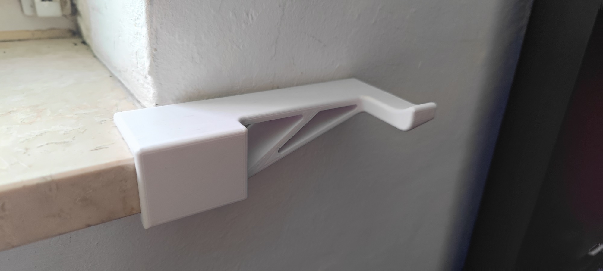 Fensterbrett-Haken / Windowsill Hooks
