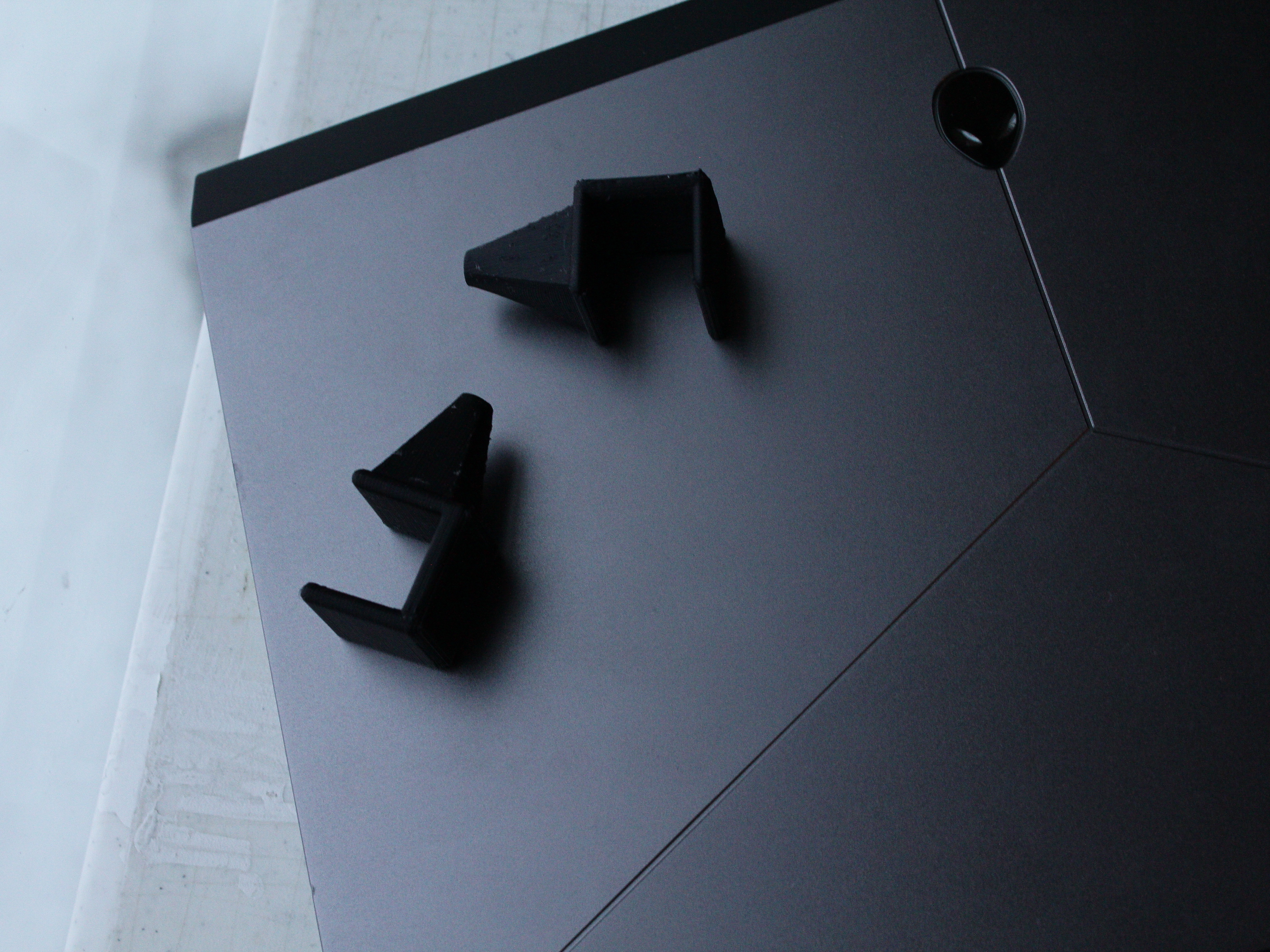 Alienware R3 Laptop Stands