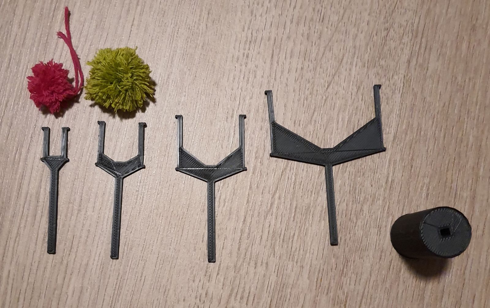 fork style pom pom maker