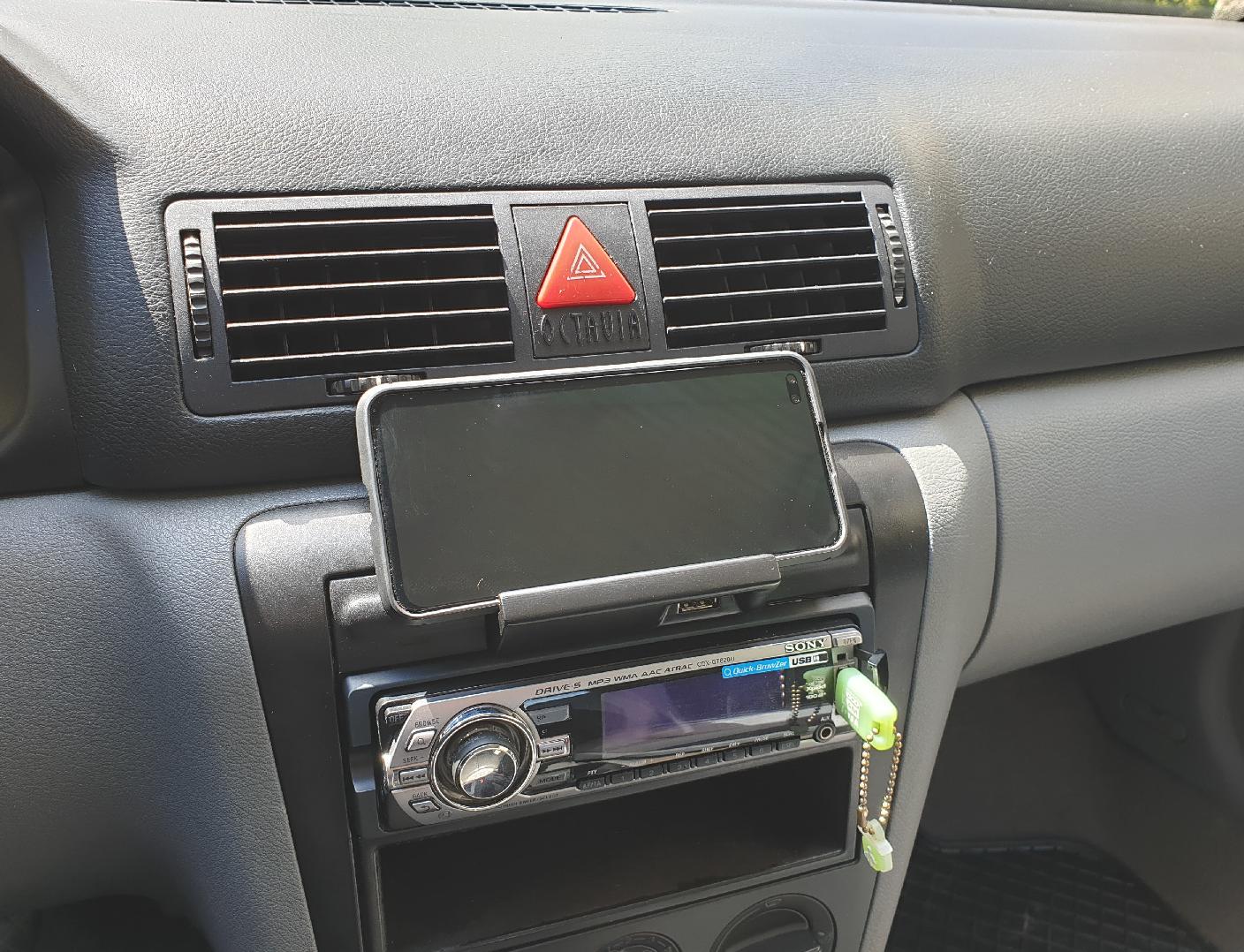 Phone holder - Skoda Octavia I