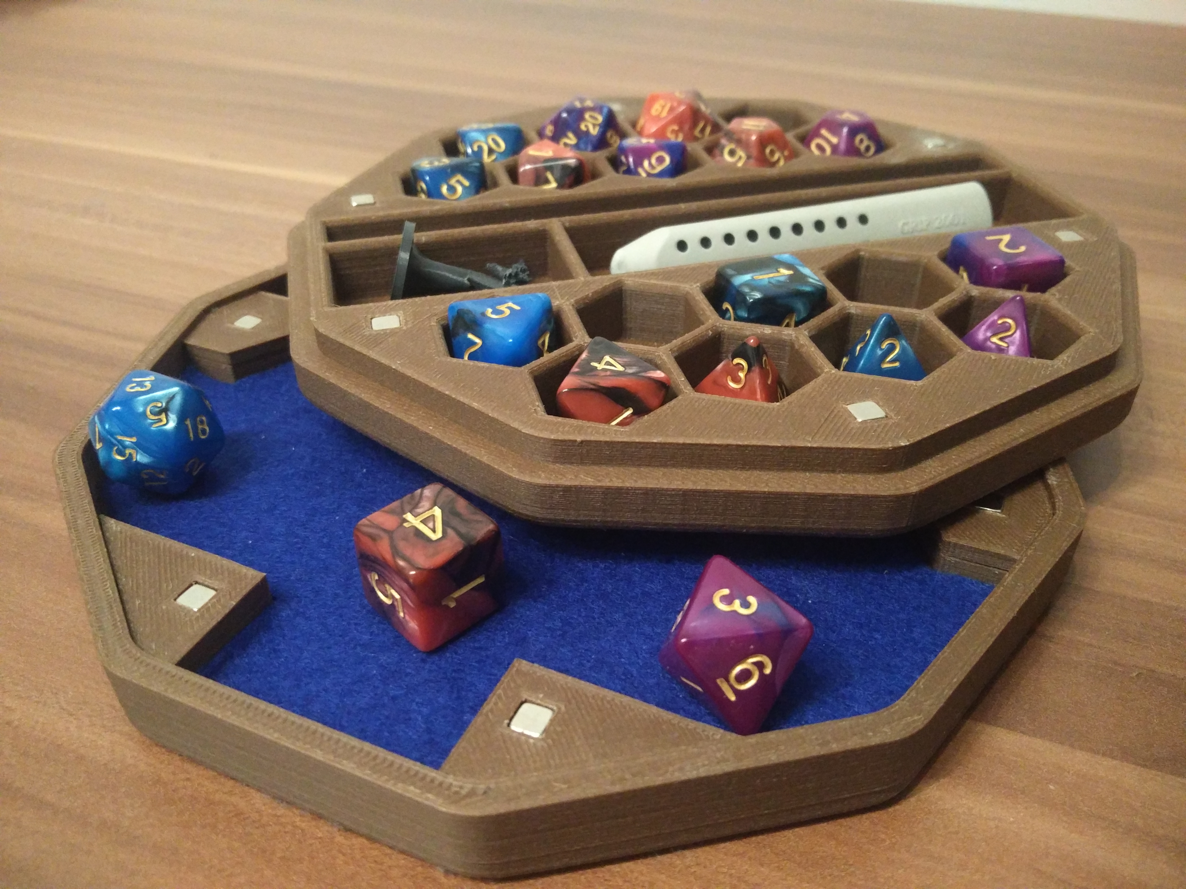 Dice Box n Tray (18 slot, miniature, pen, rubber, magnetic)