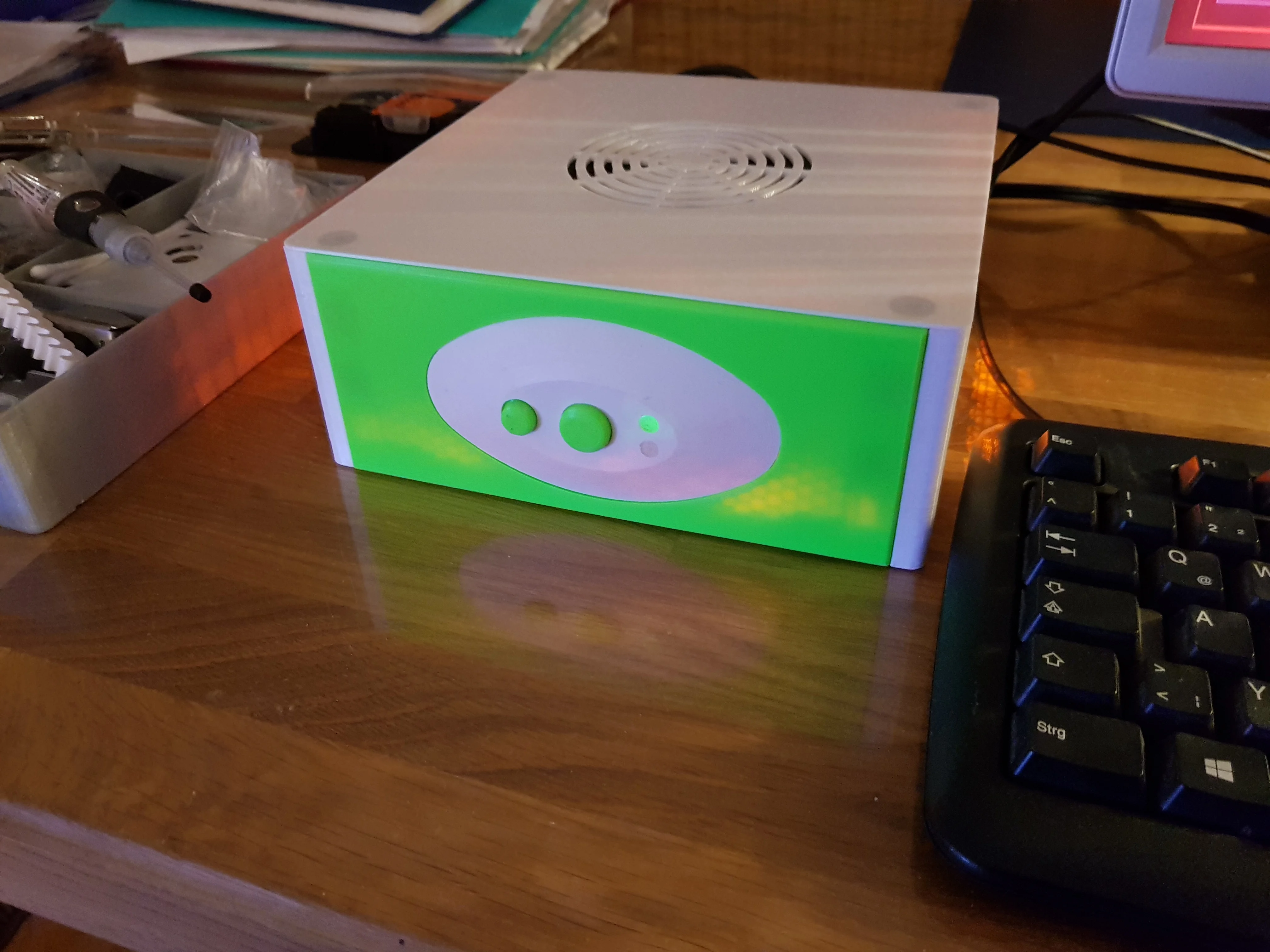 mini-ITX case - Screwless