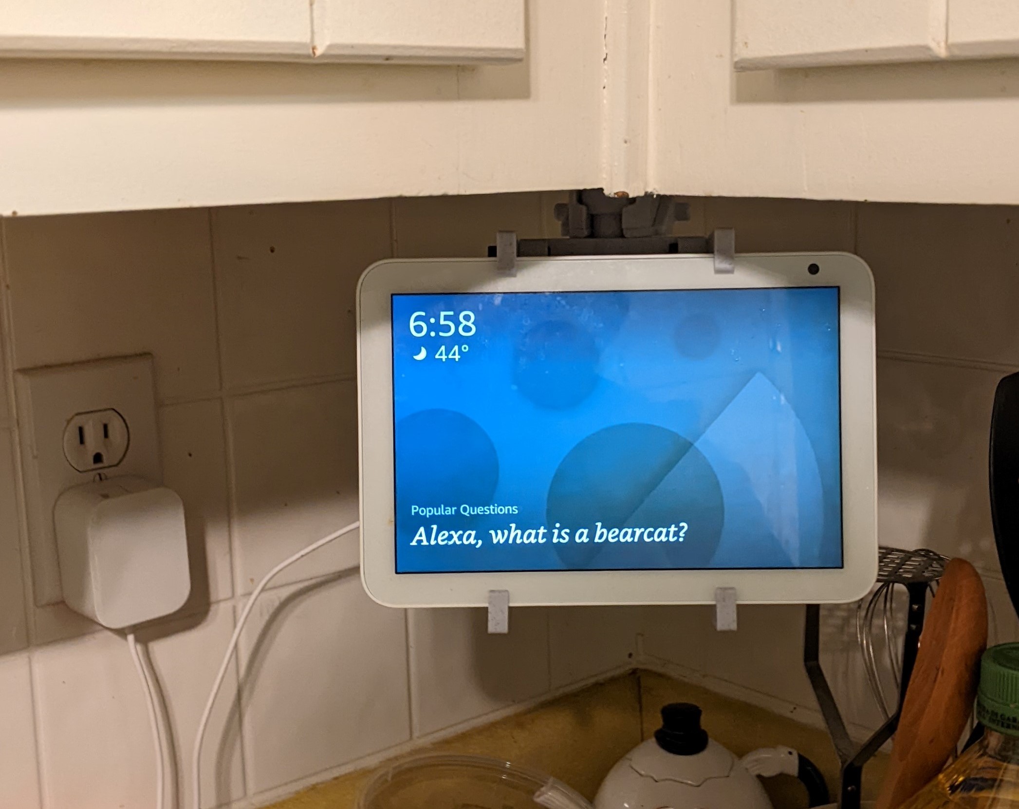 Under Cabinet Swivel Tilt Twist Mount for Echo Show 8