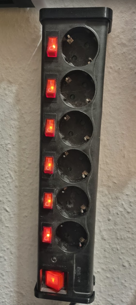 Wall mount for switch multi socket Intertek GNB(6)KS06 | Wandbefestigung für die Mehrfach-Schaltersteckdose Intertek GNB(6)KS06