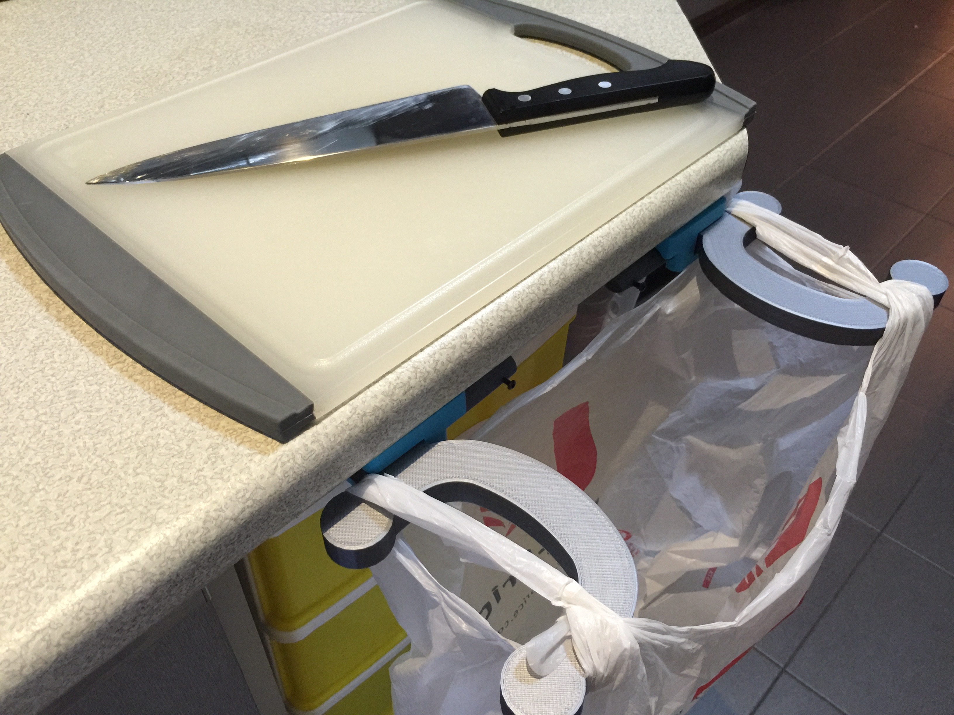 Countertop Collapsible Trash Bag Holder