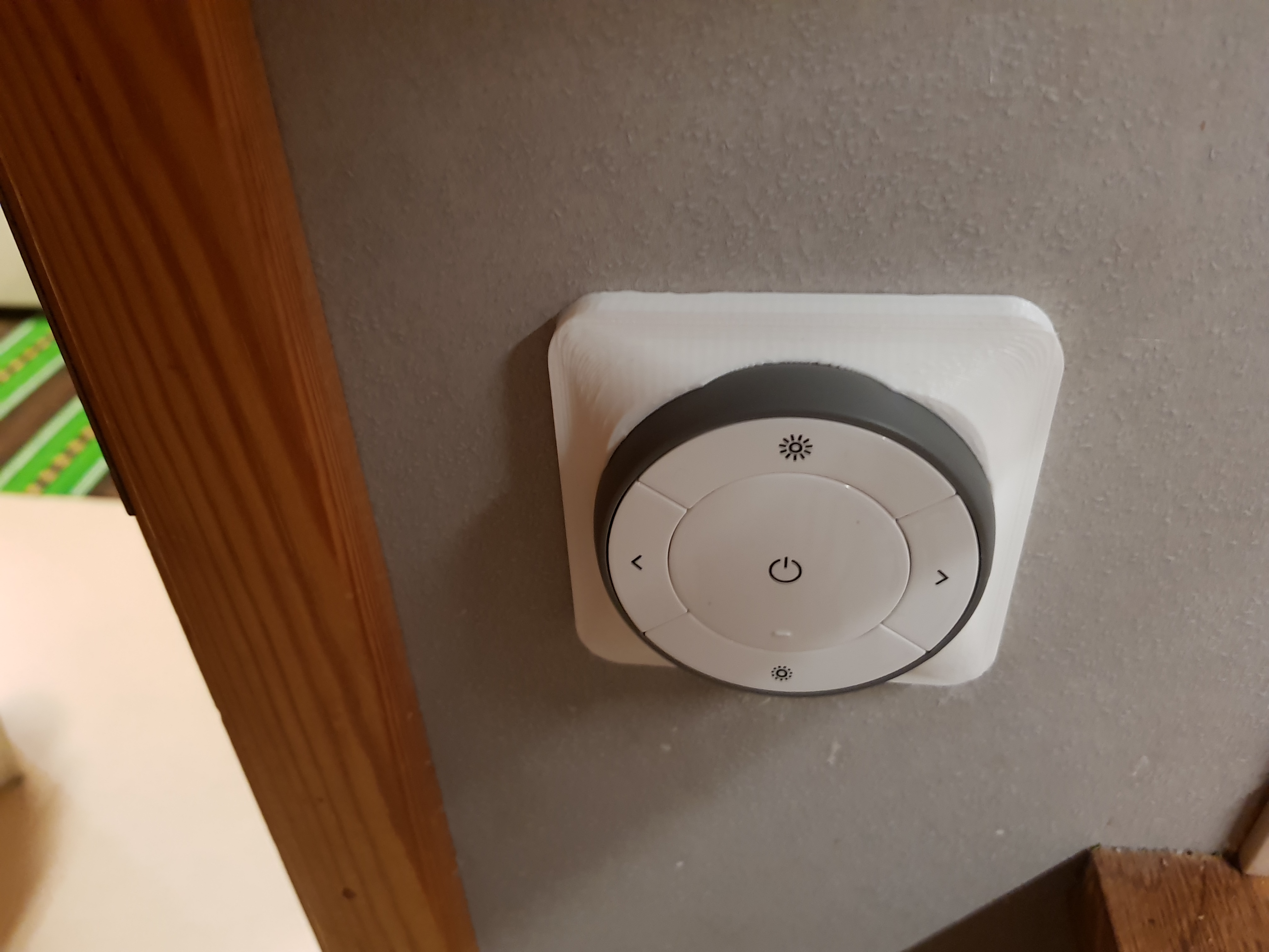 Eljo Trend lookalike wall holder for trådfri remote