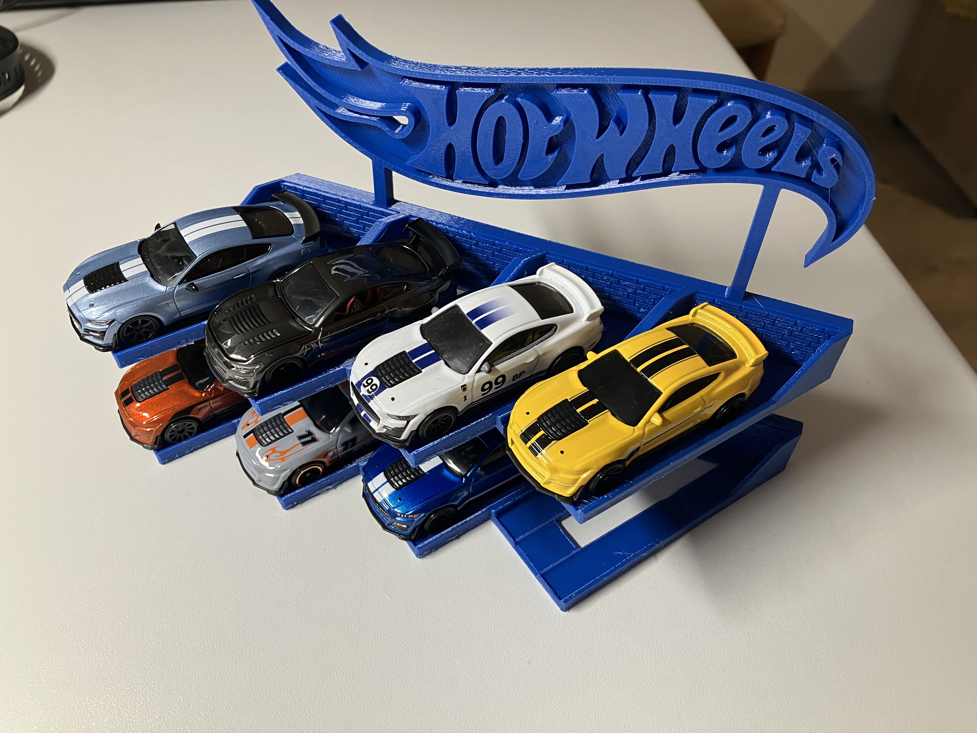 HotWheels stand for 8 cars