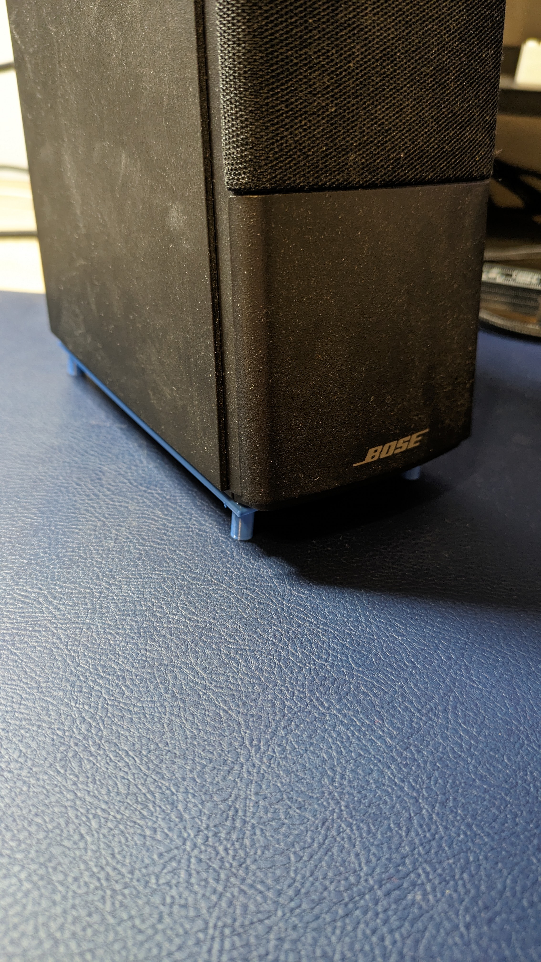 Speaker raise/stand
