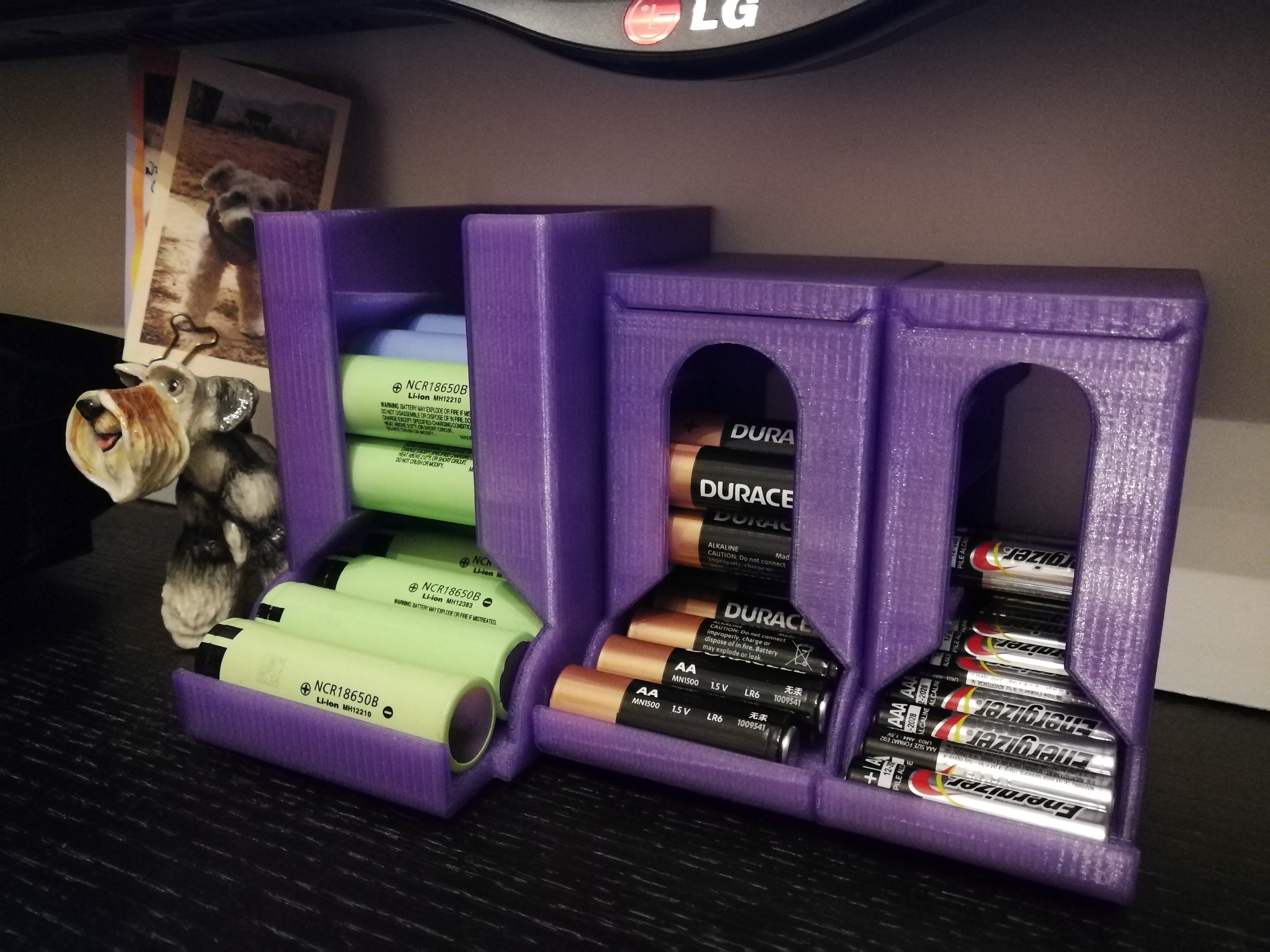 Table battery dispenser