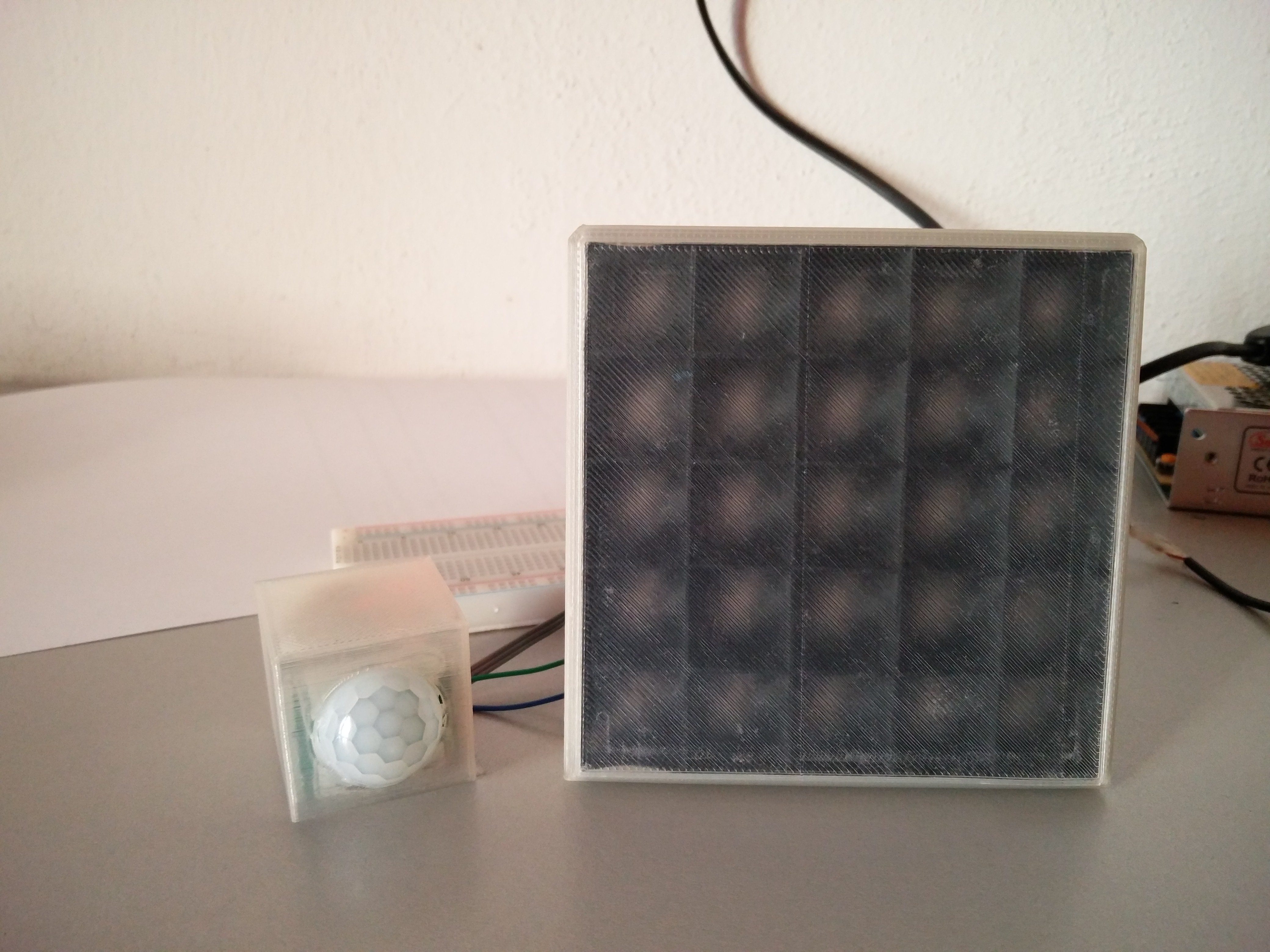5x5 RGB-LED Matrix shows time, temperature and humidity